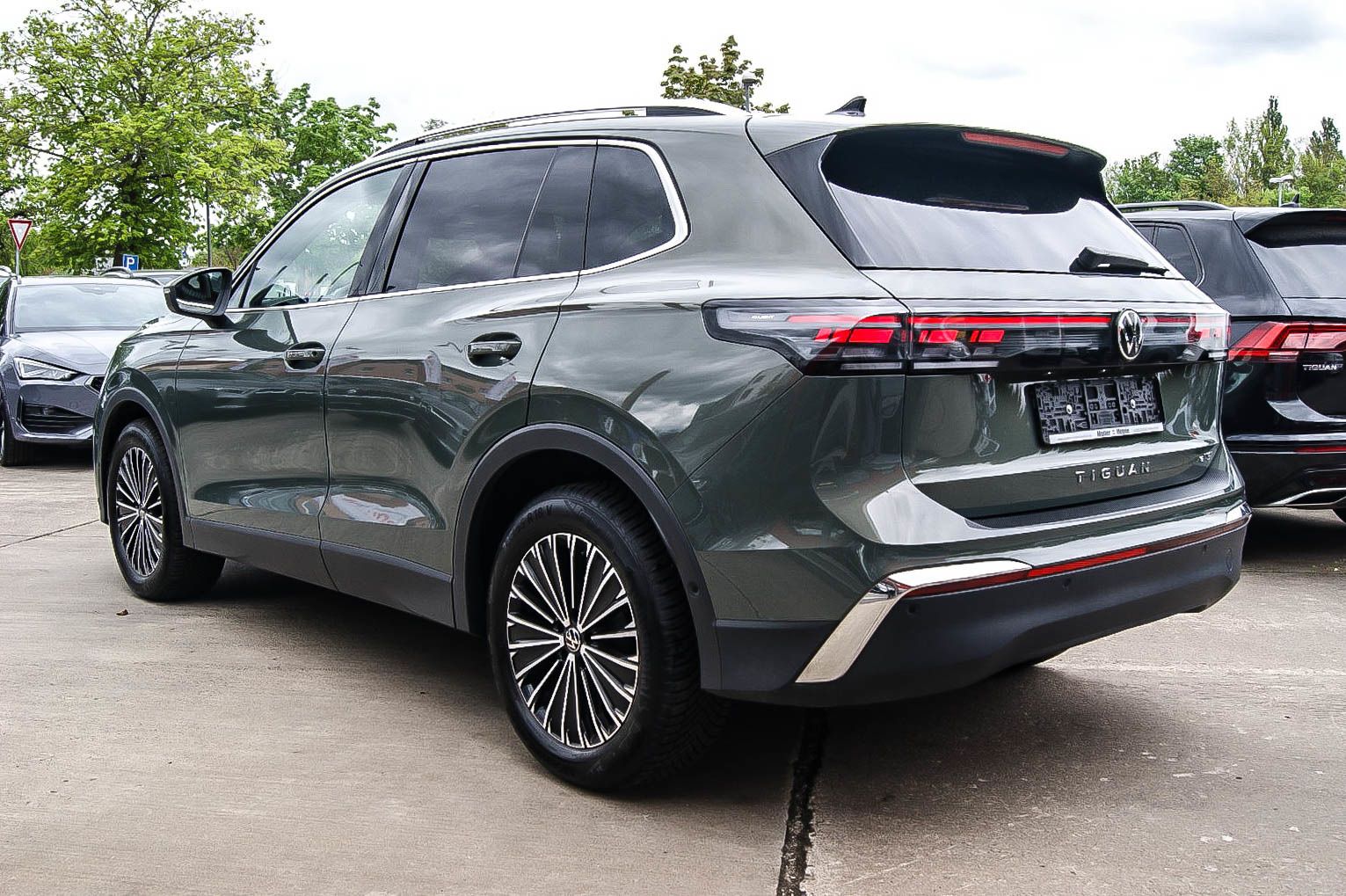 Fahrzeugabbildung Volkswagen Tiguan 1.5 eTSI 110 kW Elegance ANHZV CIPRESSINO