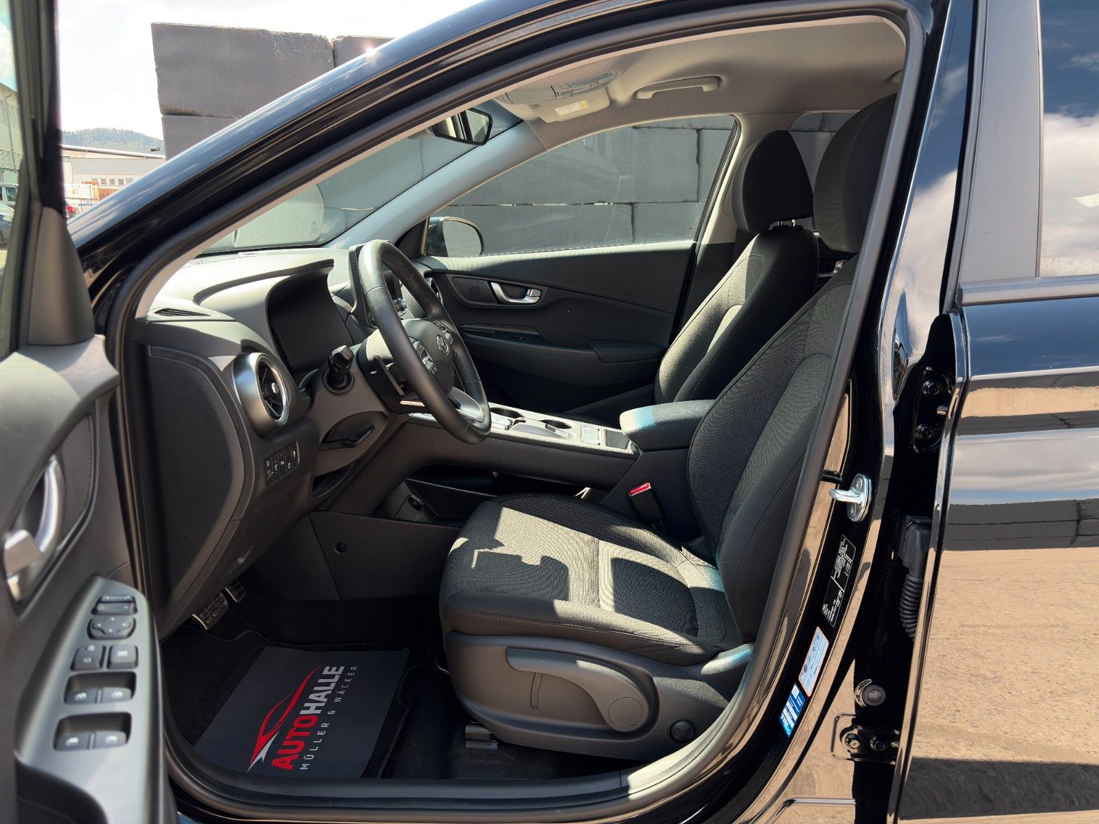 Fahrzeugabbildung Hyundai KONA E Trend SHZ LHZ ACC LKA LFA CarPl. LED WiFi