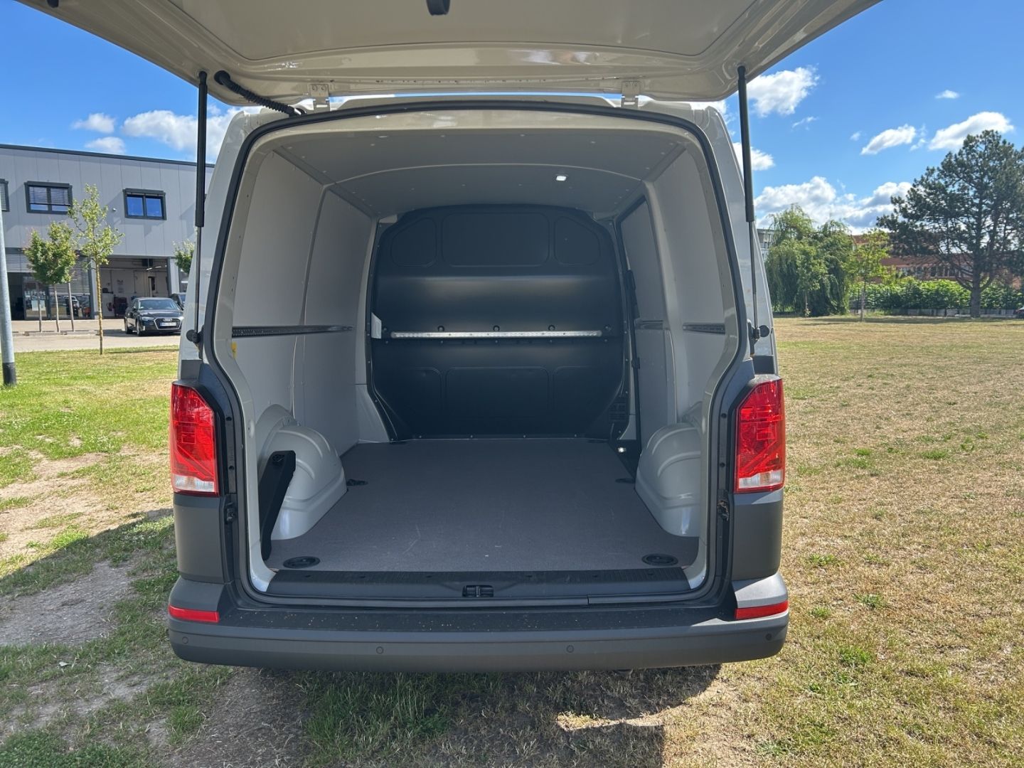 T6.1 Kasten 2.0l TDI DSG StandHZG Navi SHZ Spurw