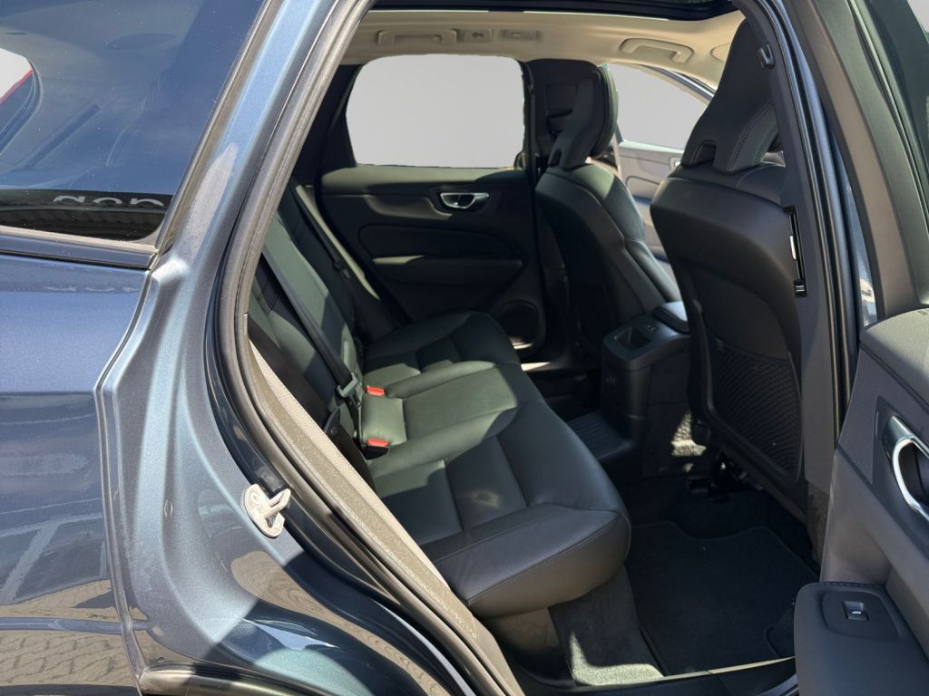 VOLVO XC60 T6 AWD Plug-in Hybrid Plus Dark 360° VOLVO XC60 T6 AWD Plug-in Hybrid Plus Dark 360°