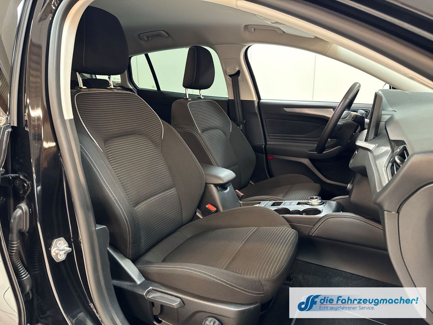 Fahrzeugabbildung Ford Focus Turnier Titanium X Navi Digitales Cockpit