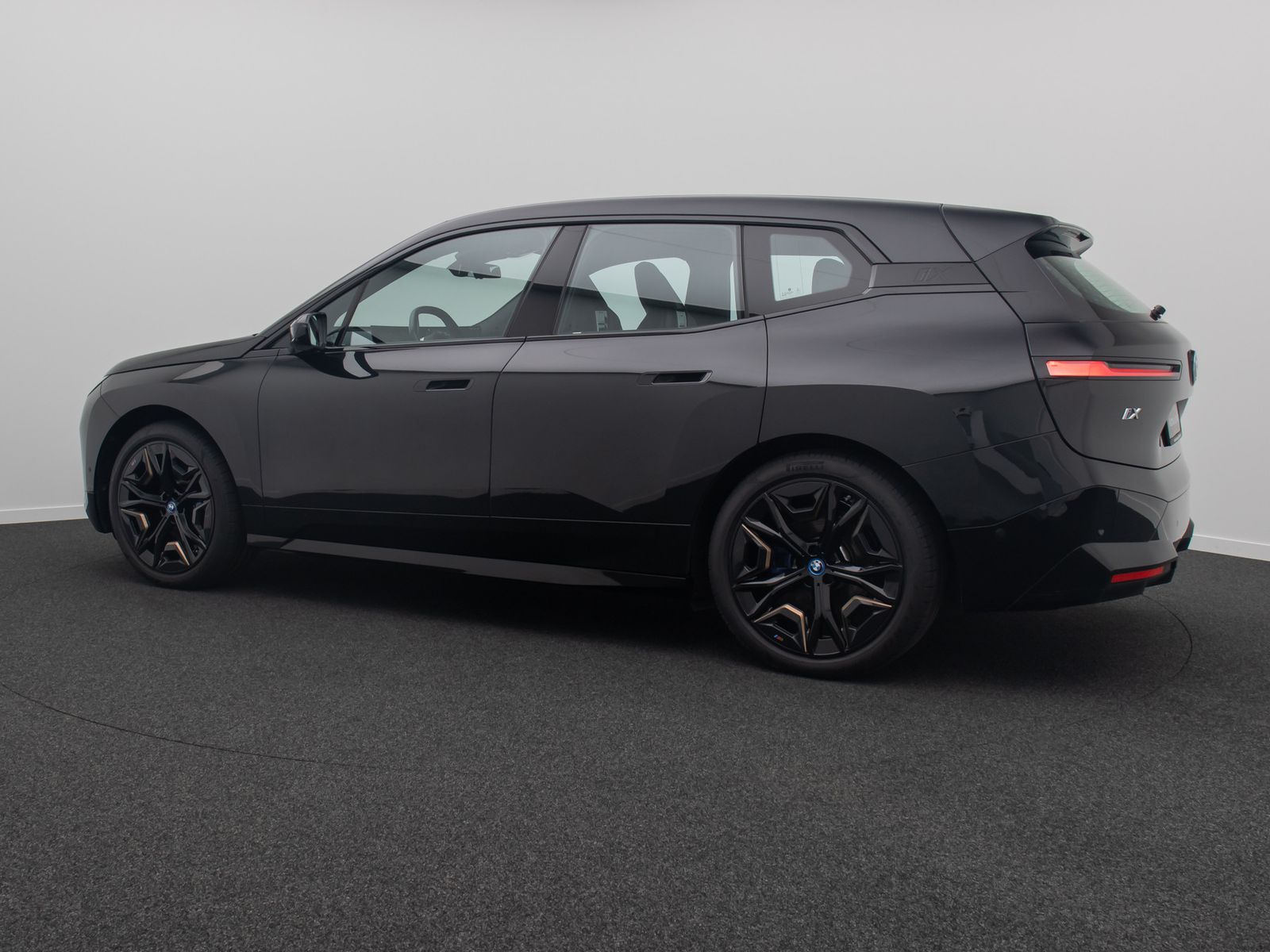 Fahrzeugabbildung BMW iX xD50 Sport Panoram 360&deg;DAB H/K AHK SoftCL 22"