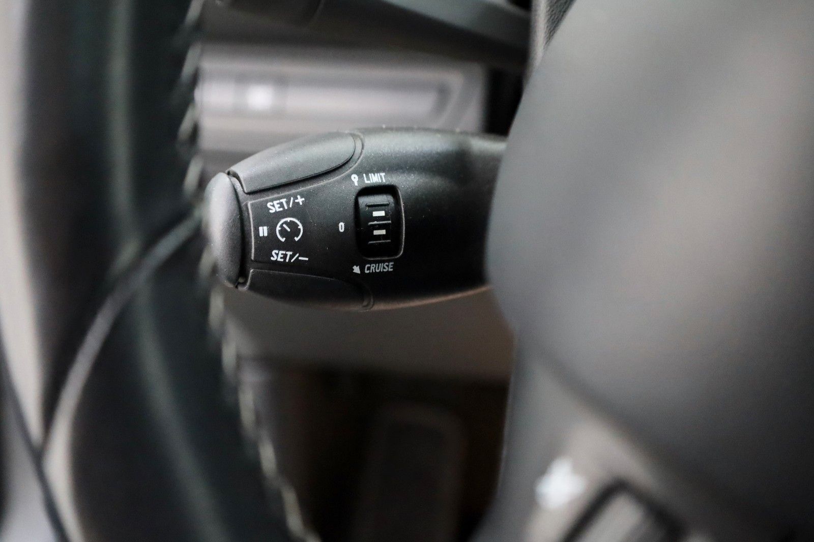 Fahrzeugabbildung Peugeot 2008 Allure Leder,Navi,Panorama,Kamera,SH,PDC