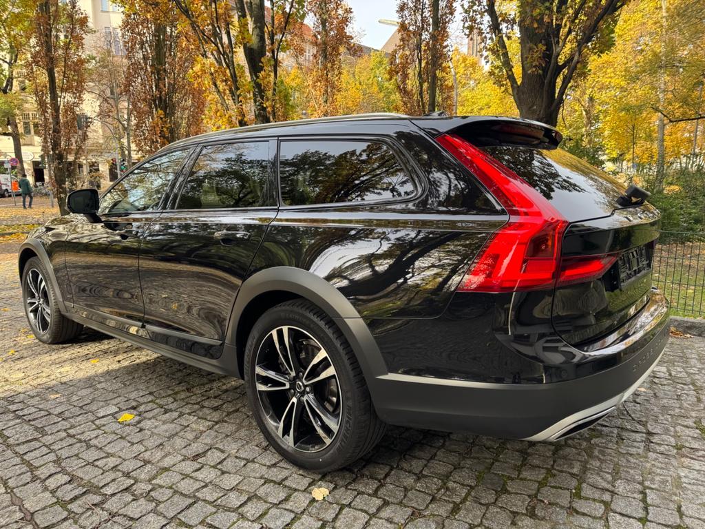 Volvo V90 Cross Country