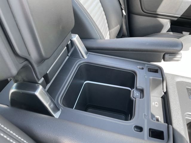 Land Rover Discovery D250 R-Dynamic SE+7Sitzer+Pano+AHK+ACC