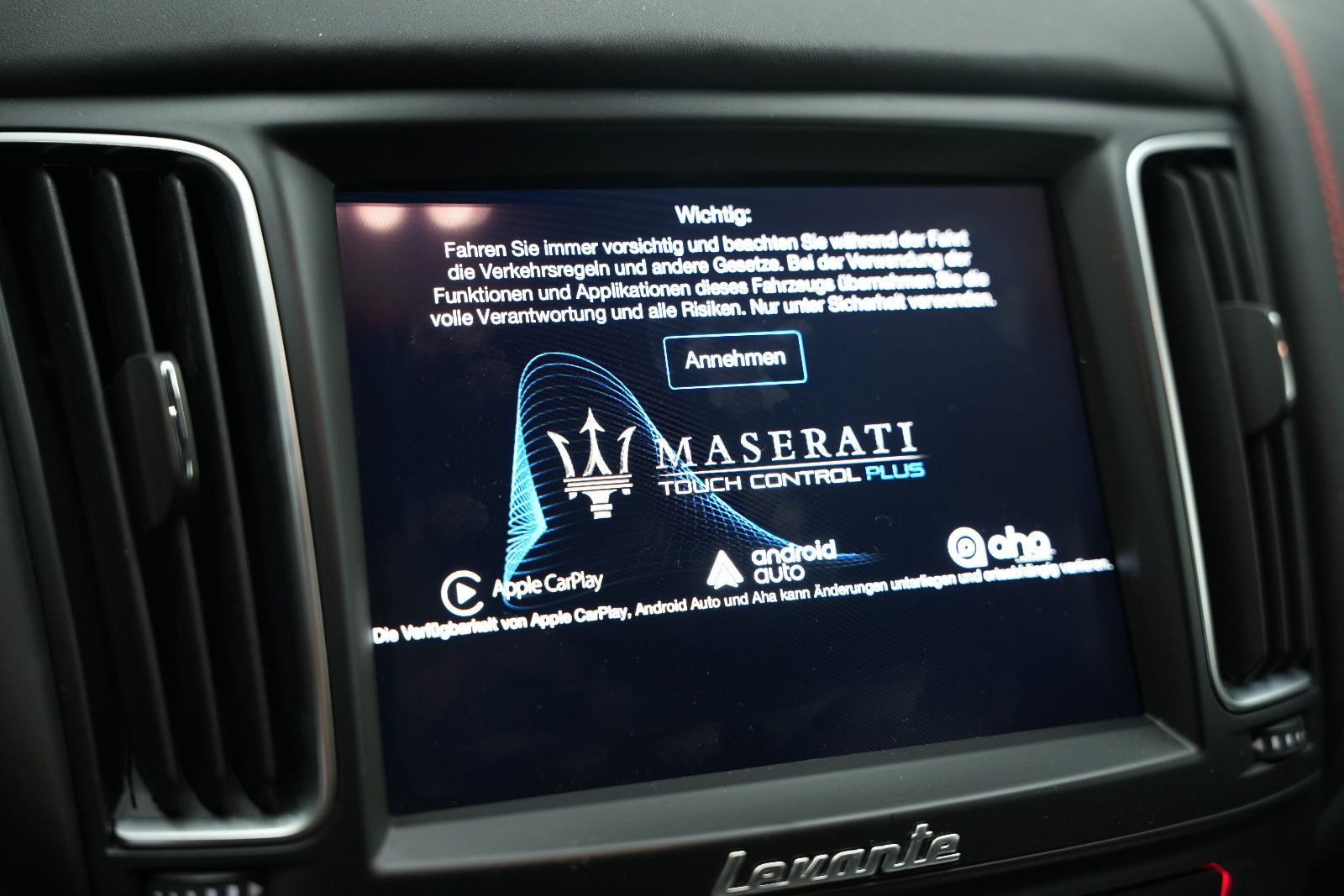 Fahrzeugabbildung Maserati Levante S/CARBON/HARMAN-KARDON/KAMERA/BRD