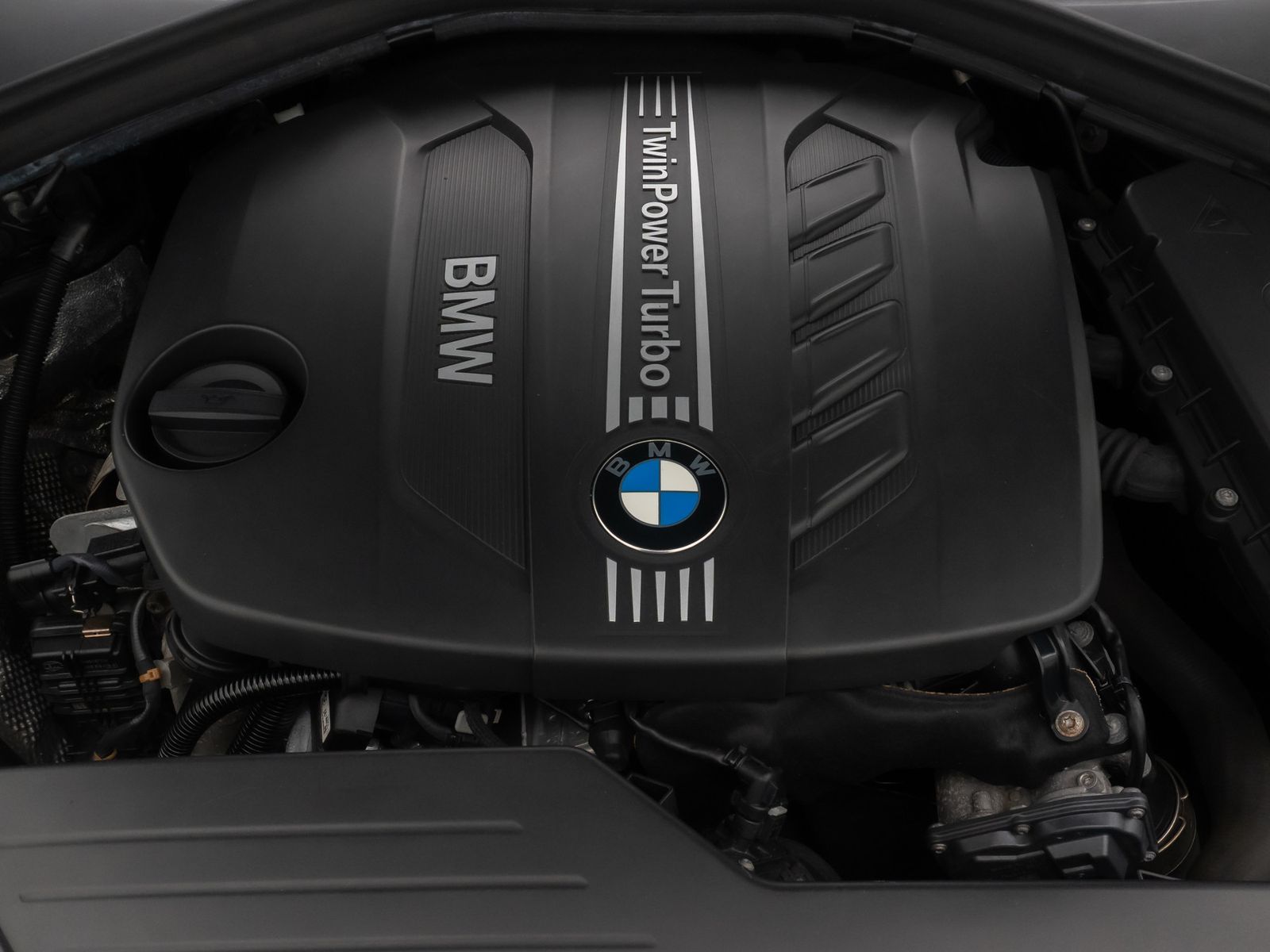 Fahrzeugabbildung BMW 325d Sport Line HUD HiFi Xenon Panorama Alarm