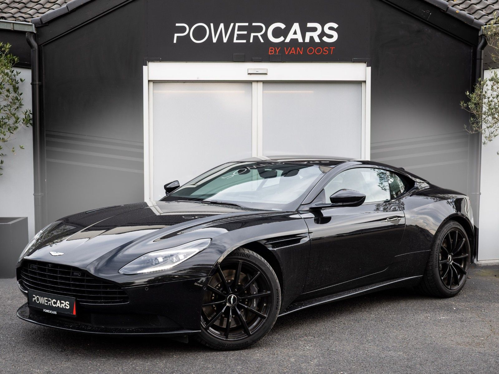 ASTON MARTIN DB11