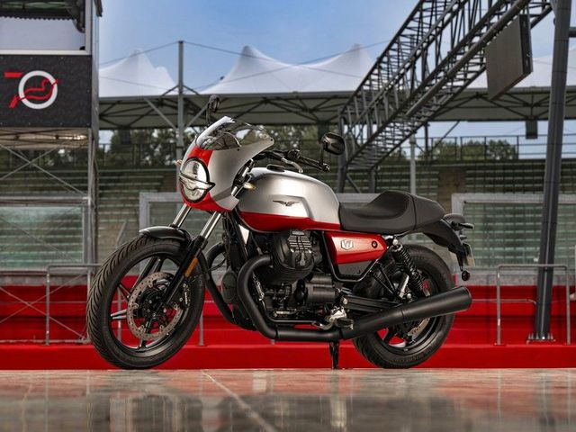 Moto Guzzi V7 Corsa - Saisonstart Prämie