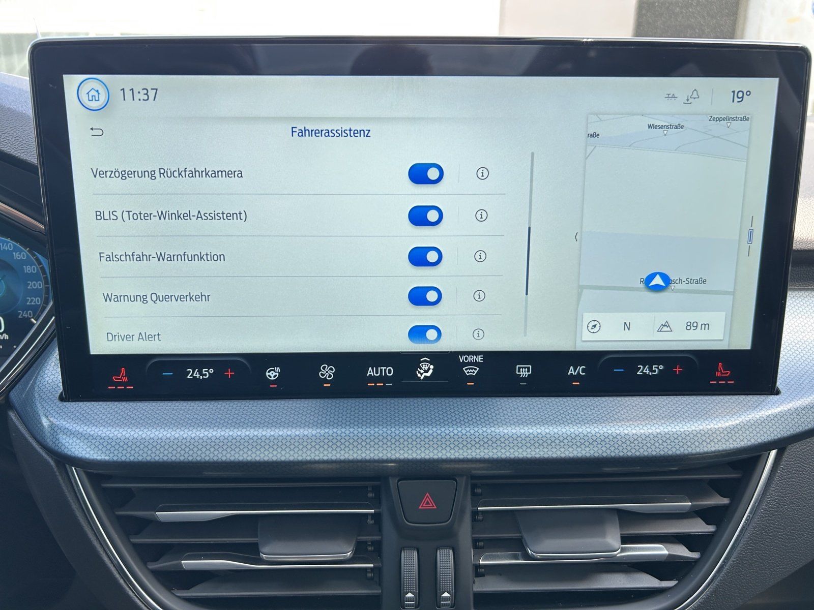 Fahrzeugabbildung Ford Focus 1.5 Active X Aut./LED/KAMERA/ACC/SHZ/PANO/