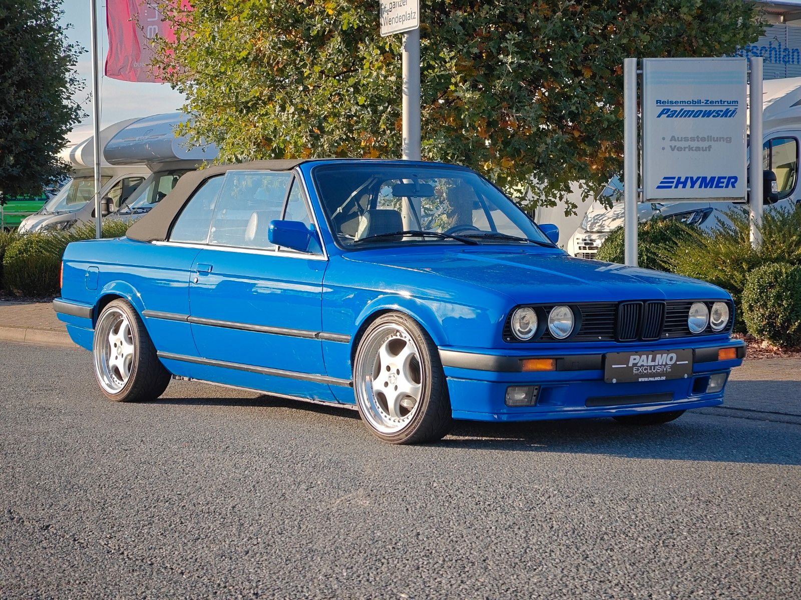 Fahrzeugabbildung BMW 318i Cabrio E30 - Lack NEU, Verdeck NEU