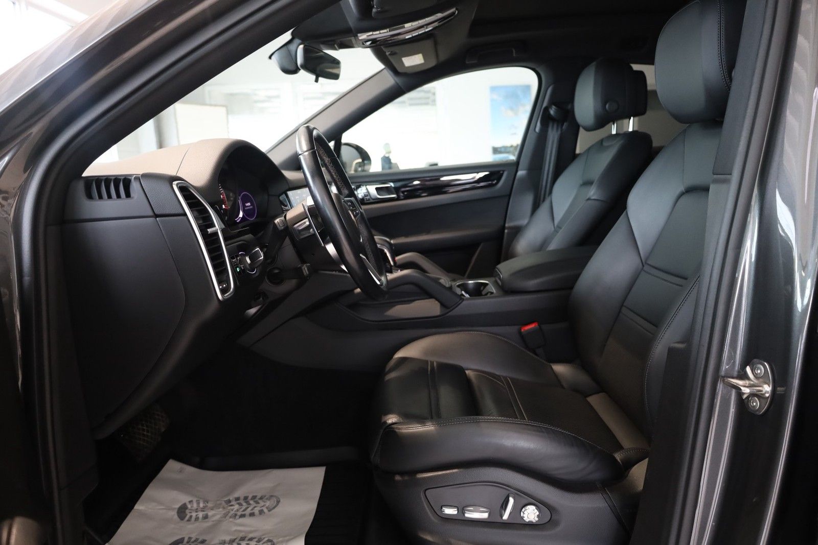 Porsche Cayenne Coupe E-Hybrid Panorama foto 15
