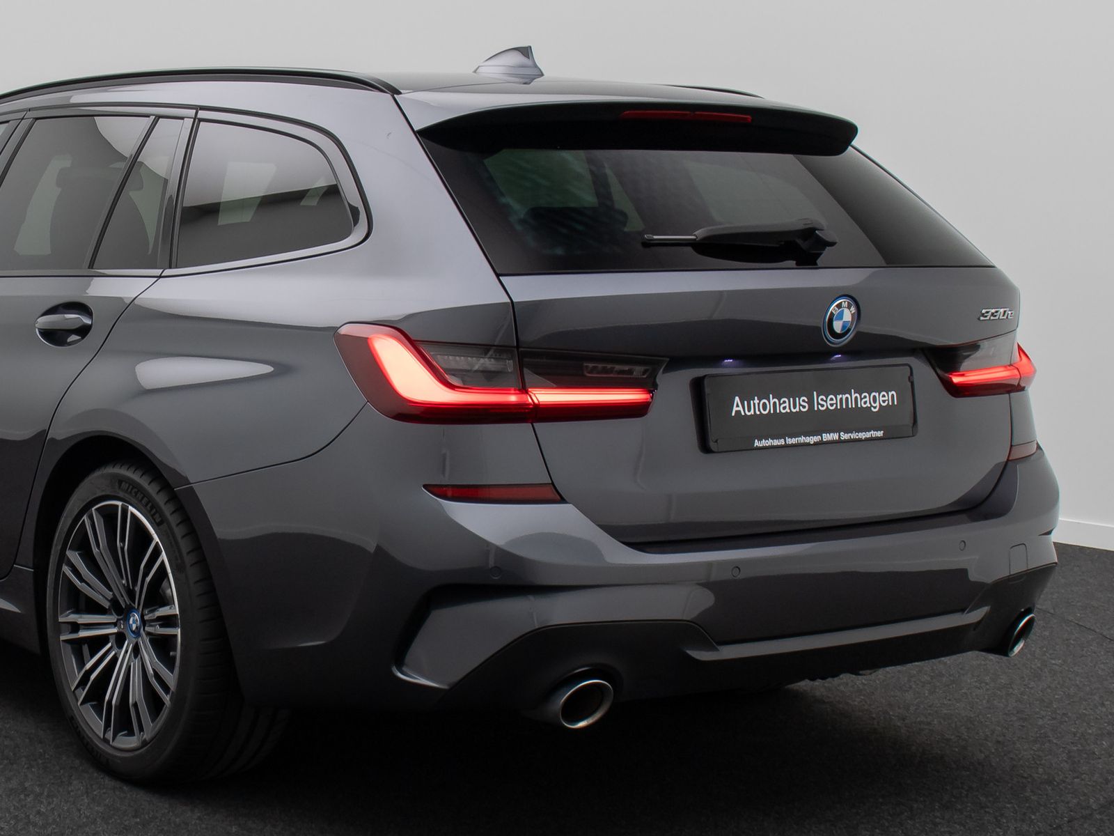 Fahrzeugabbildung BMW 330e M Sport Alarm AHK DAB HiFi Komfort PDC 18"