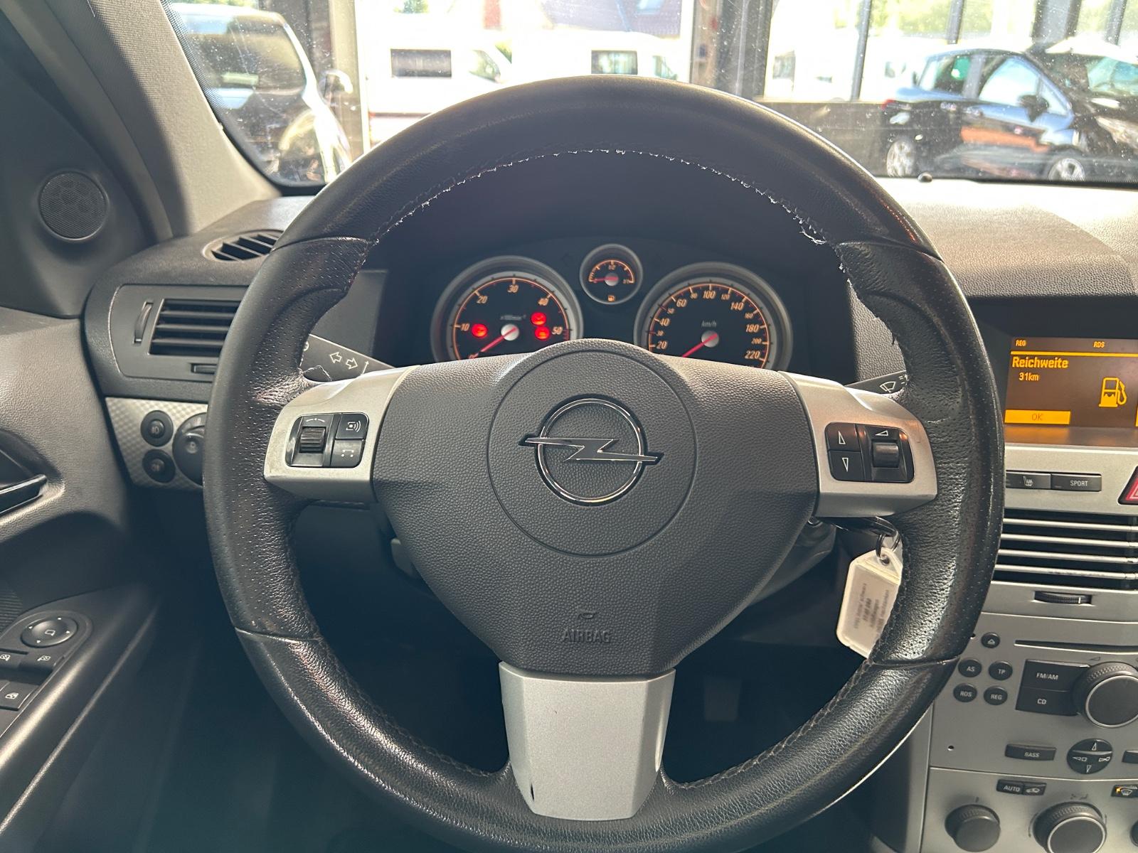 Opel Astra 2005 — photo 11