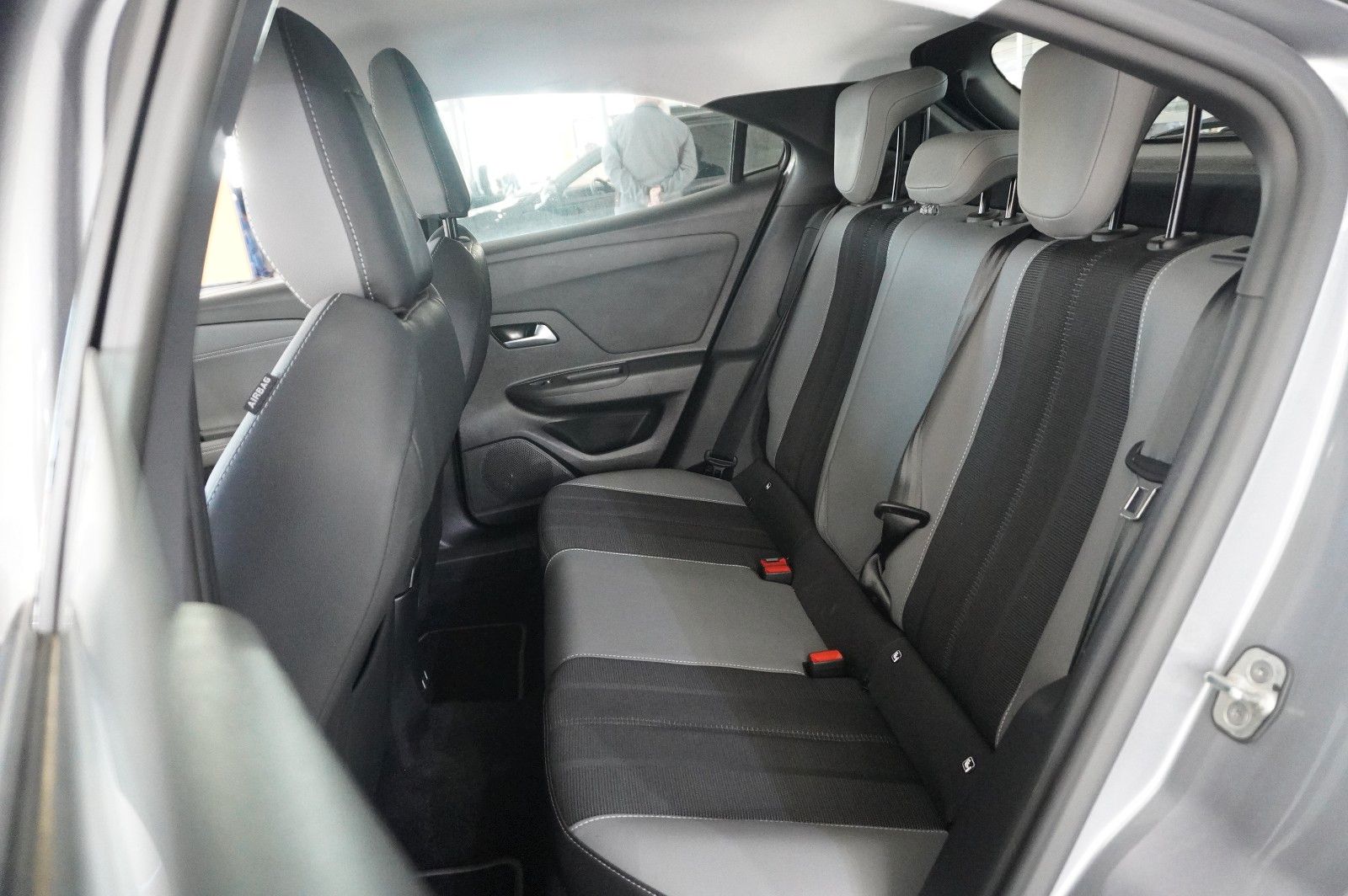 Fahrzeugabbildung Opel Mokka ELEGANCE 1.2T NAVI/LED/KAMERA/SPORT/SH/DAB