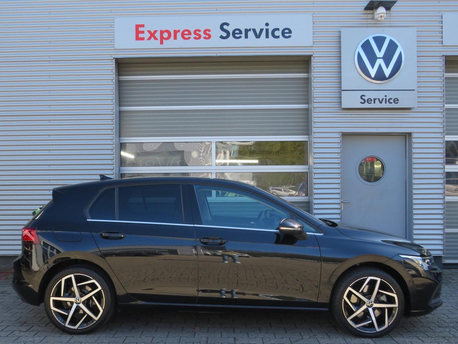 Volkswagen Golf VIII 1.4 eHybrid DSG Style   /Pano/IQ.LIGHT