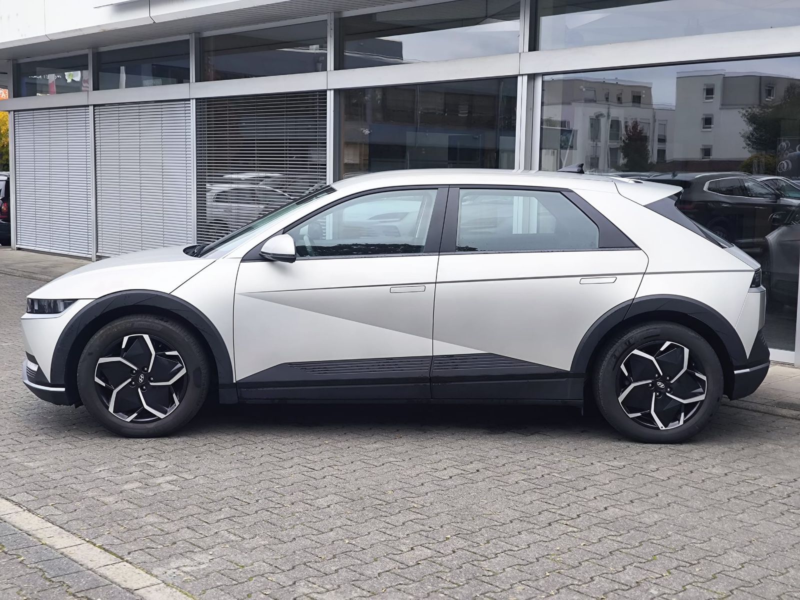 Fahrzeugabbildung Hyundai Ioniq 5 NAVI+LED+SHZ+KAMERA+ACC+AHK+19"+