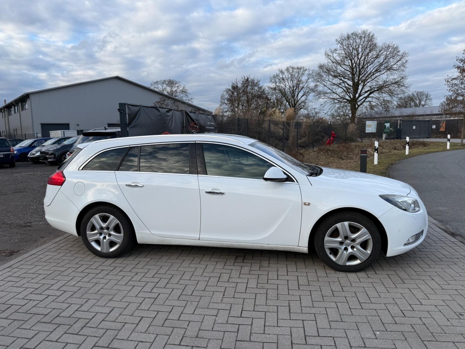 Opel Insignia 2011 — photo 7