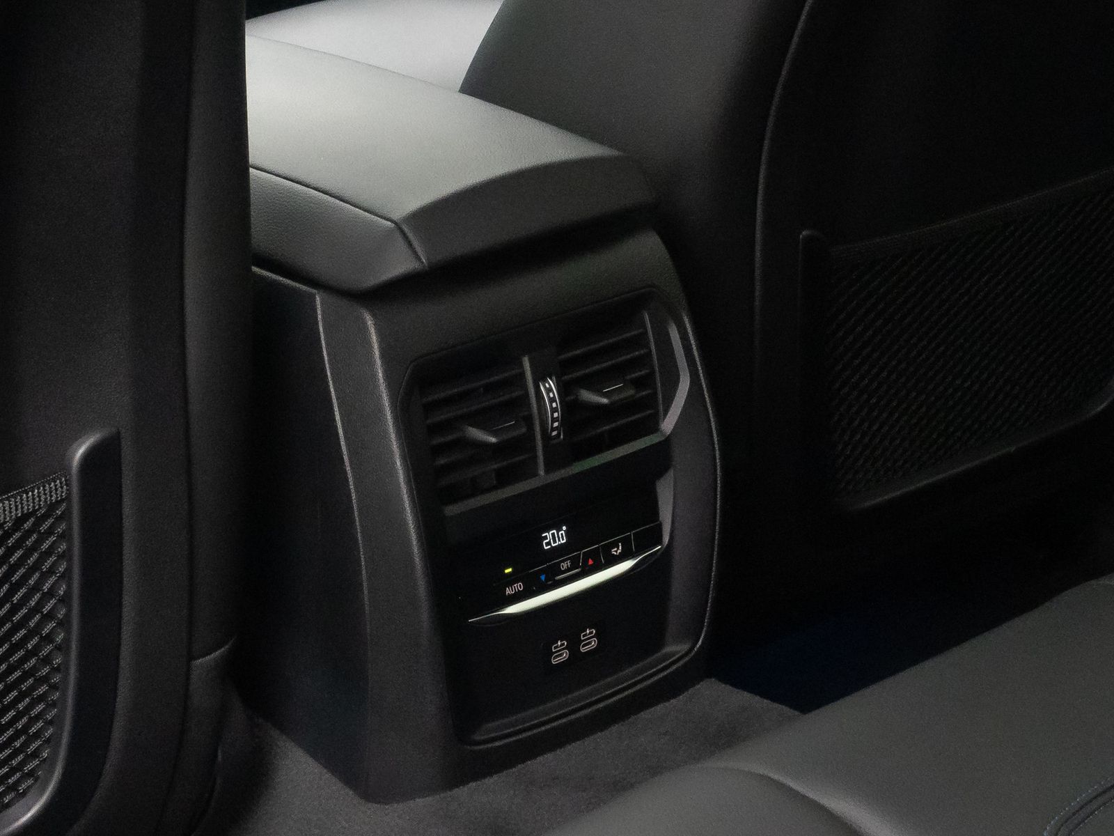 Fahrzeugabbildung BMW 330e M Sport Alarm AHK DAB HiFi Komfort PDC 18"