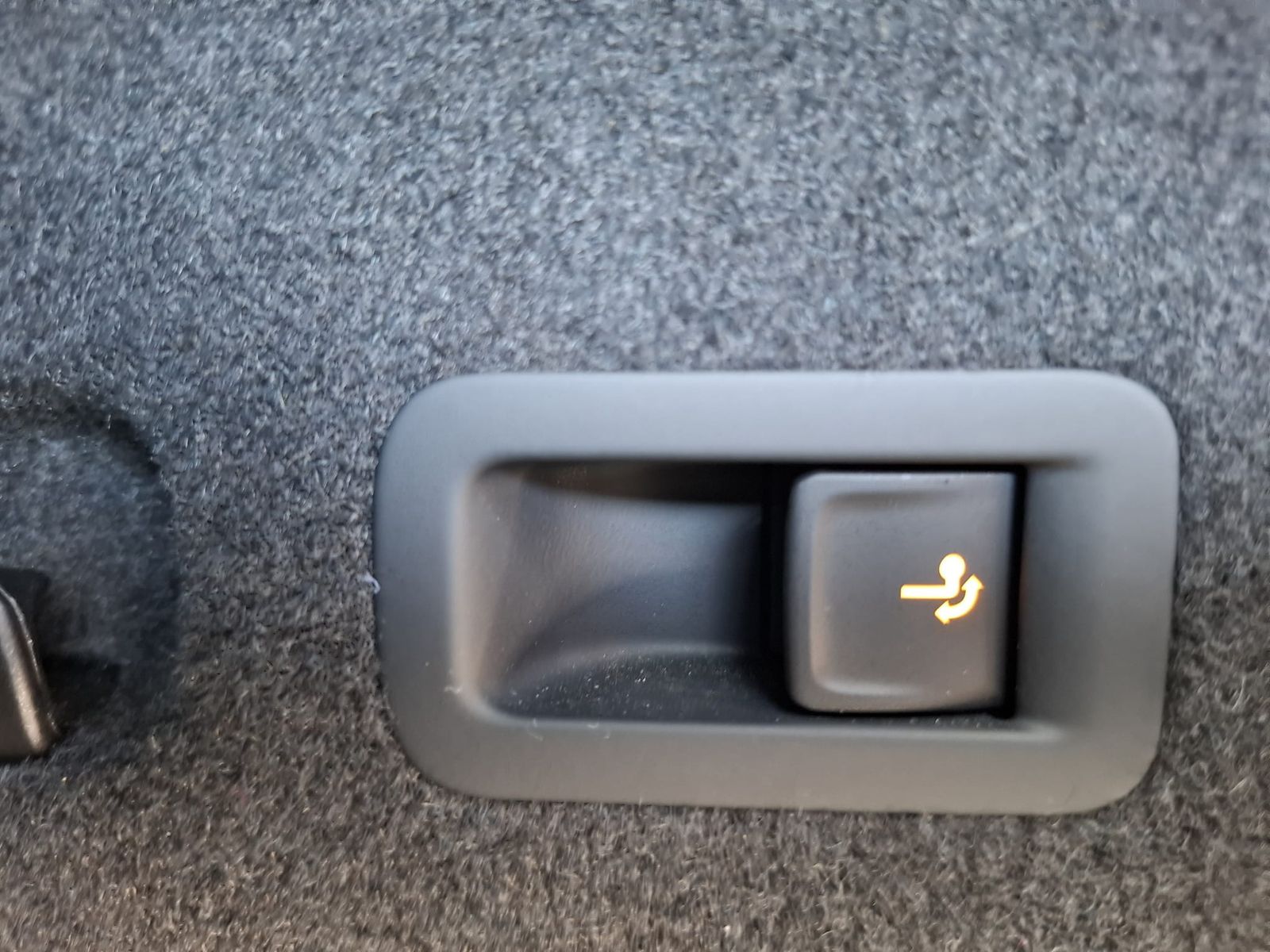 Fahrzeugabbildung Volkswagen Tayron 2.0 TDI 4M R-Line BLACK*7Si*MATRIX*PANO