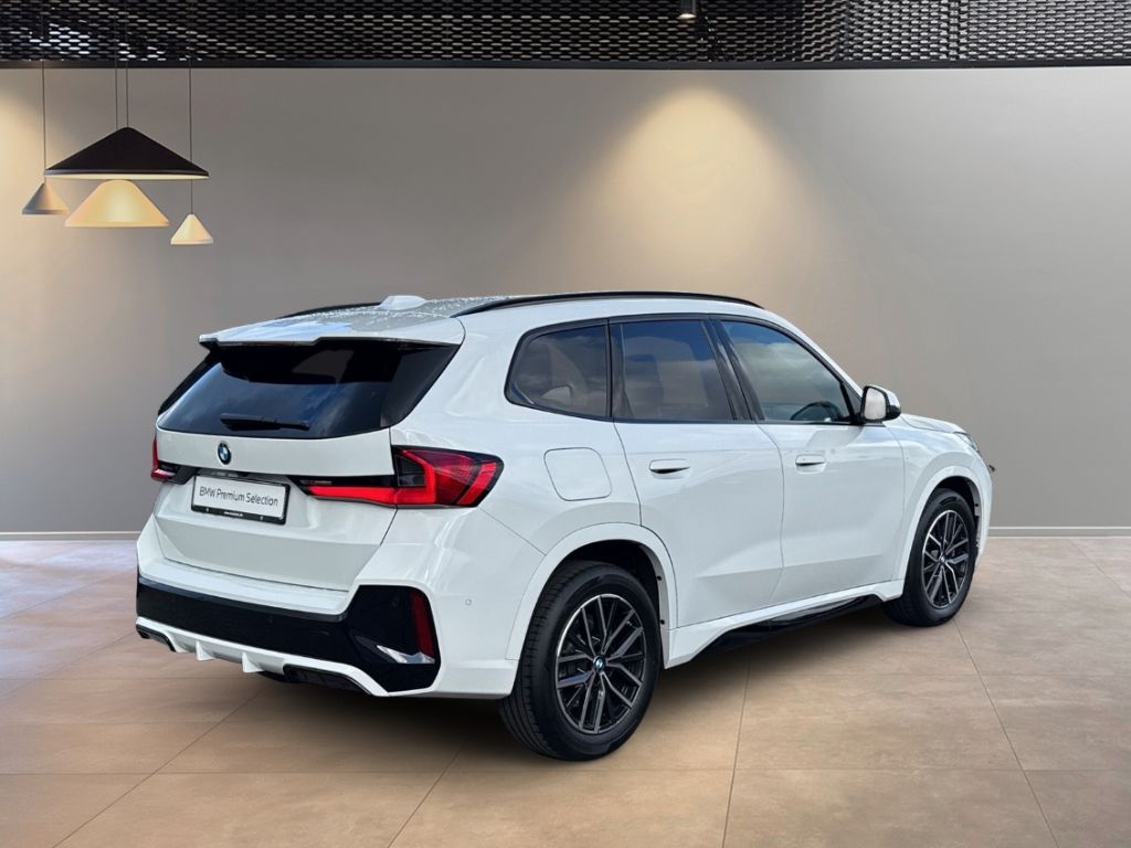 BMW X1 sDrive 20i Anhängerkupplung M Sportpaket Soun foto 3