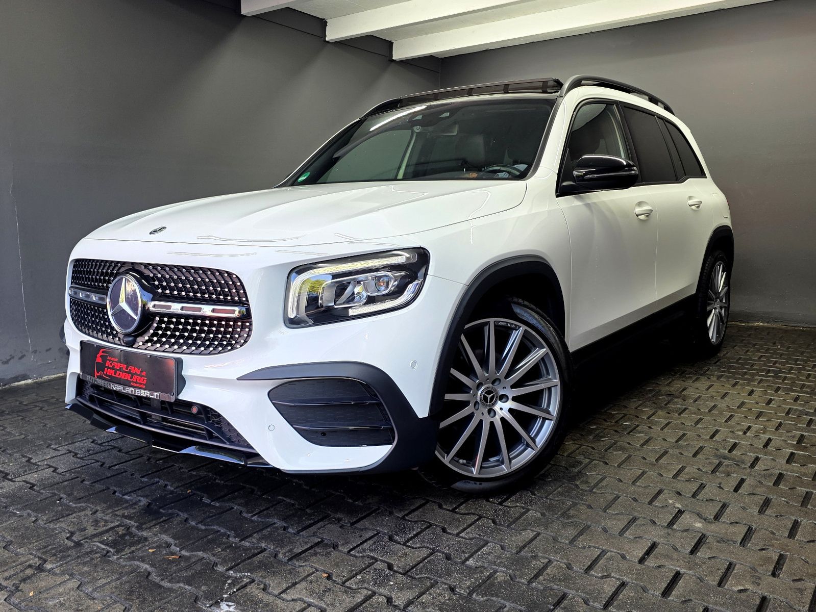 MERCEDES-BENZ GLB 200, 7G, AMG LINE, 7 SITZER, PANO, LED, AHK