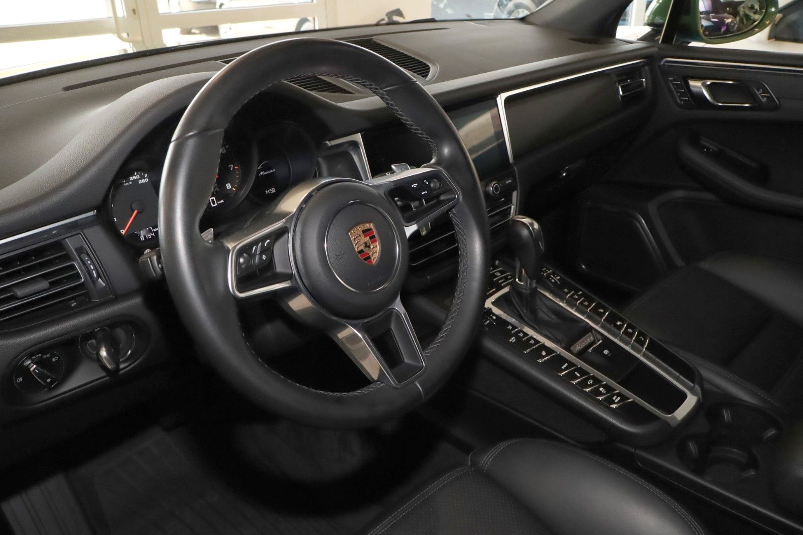 Fahrzeugabbildung Porsche Macan SportDesign/Panorama/Burmester/APPROVED