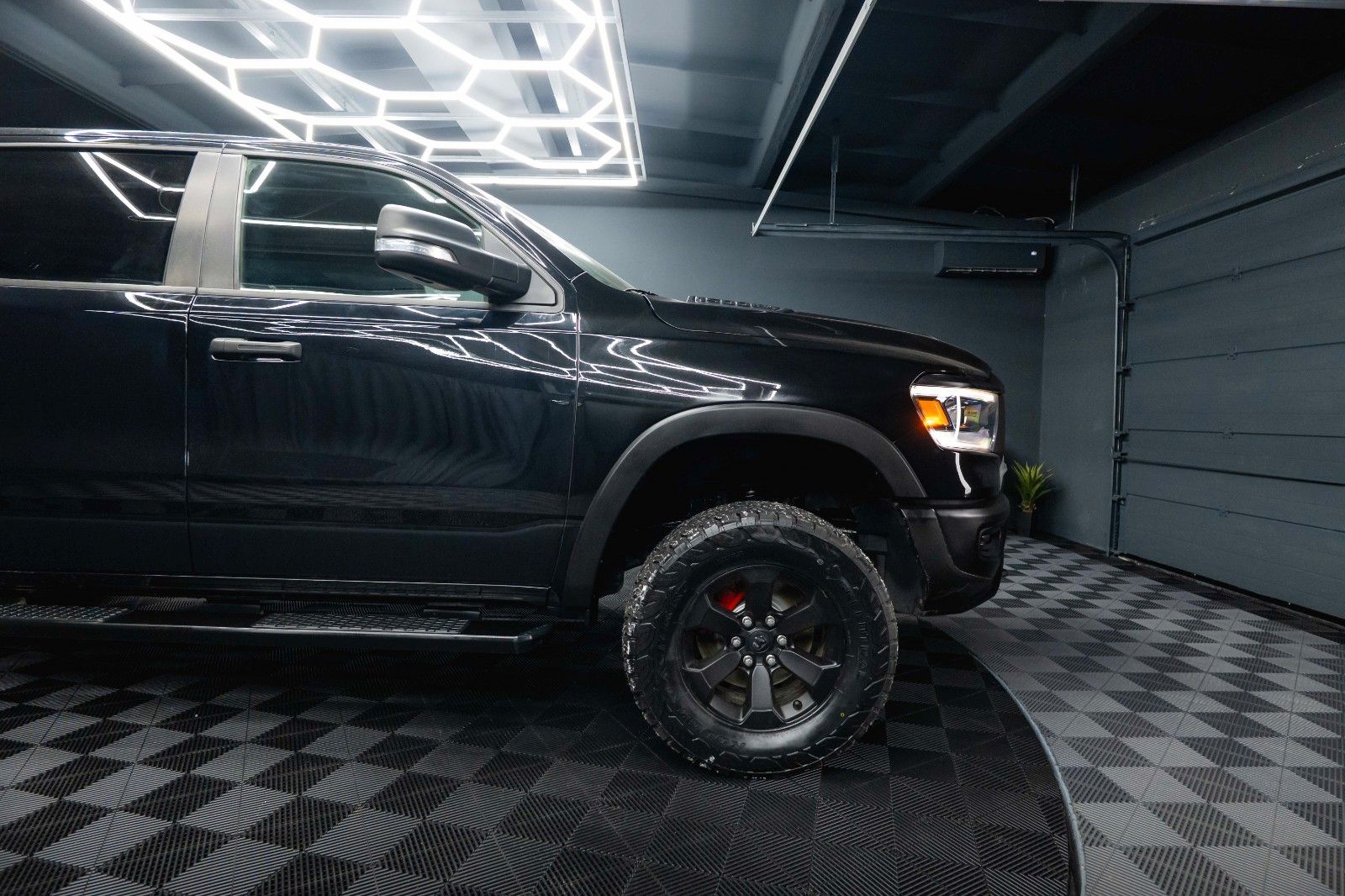 Fahrzeugabbildung Dodge RAM 5.7 V8 HEMI 4x4 REBEL OFFROAD Night AxleLock