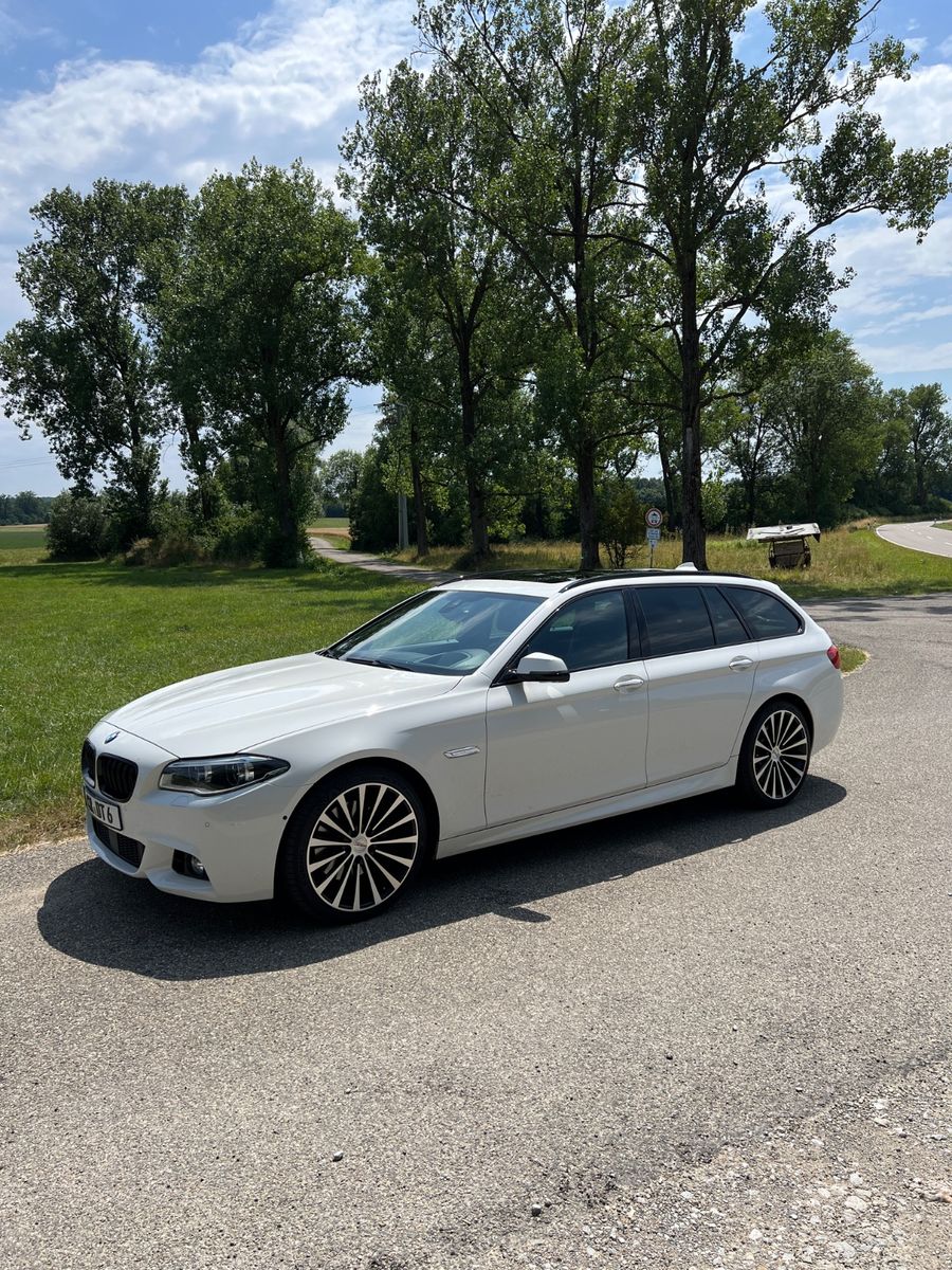 BMW 530d xDrive Touring A Luxury Line Luxury Line