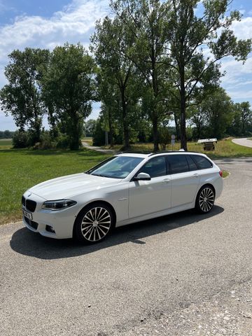 BMW 530d xDrive Touring A Luxury Line Luxury Line