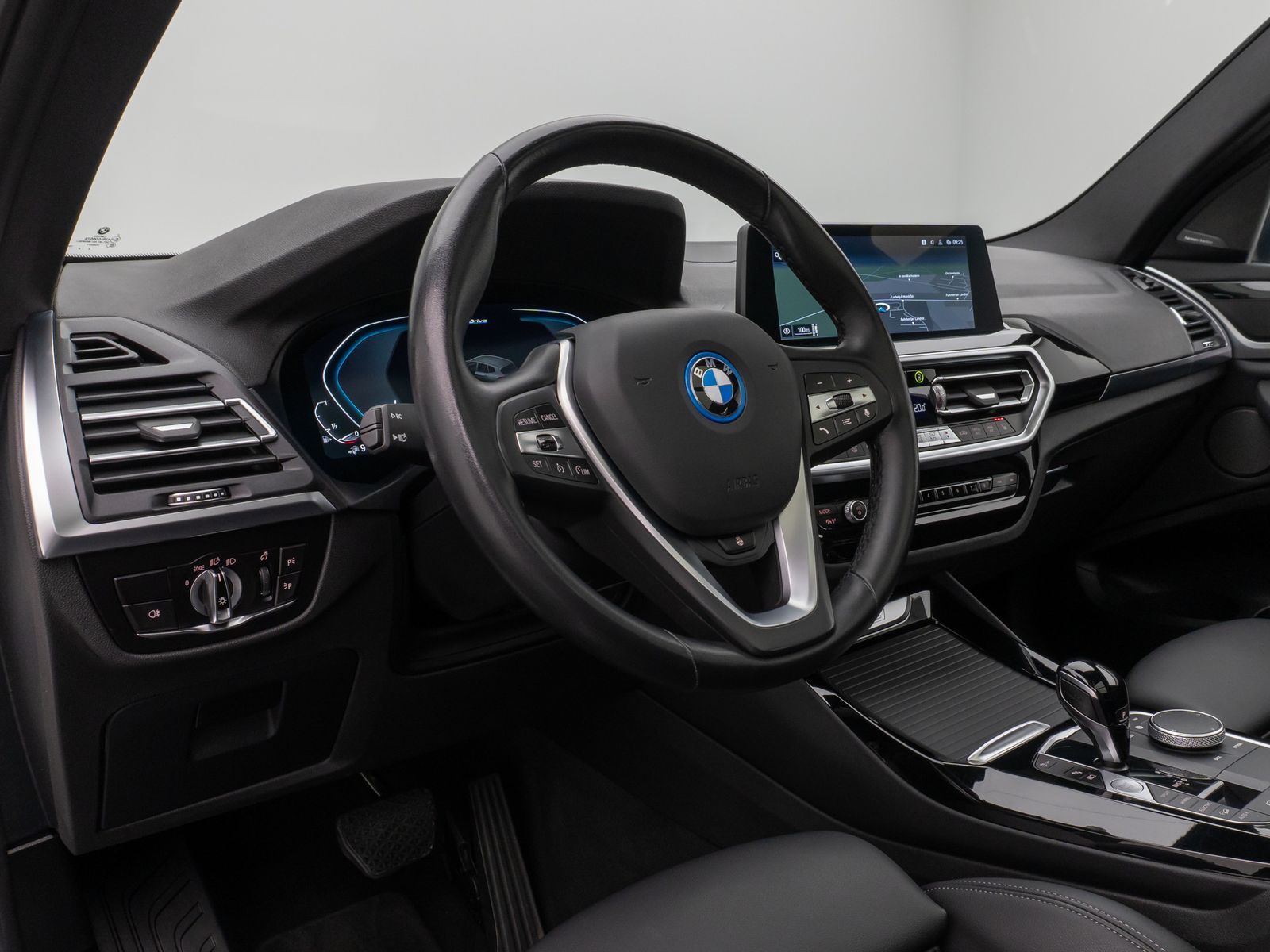 Fahrzeugabbildung BMW X3 xD30e  Panorama Kamera HUD DAB H/K AHK Sport