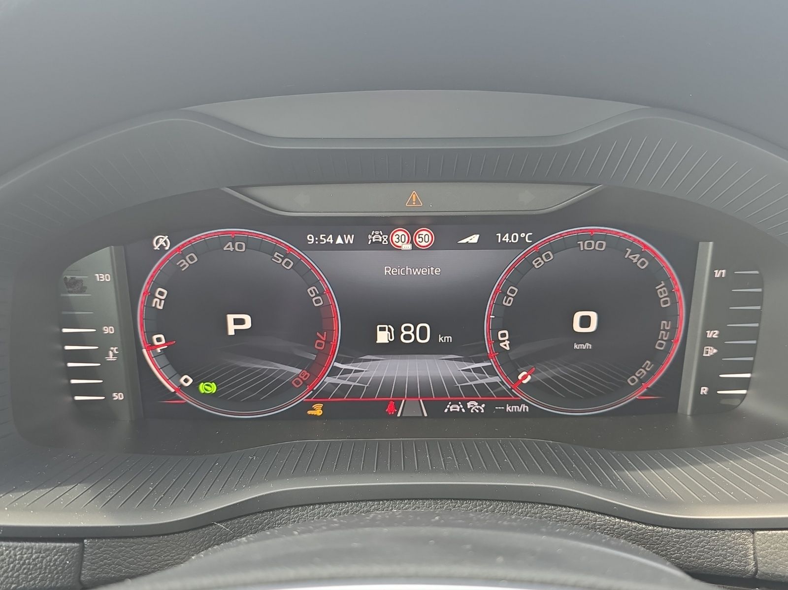 Fahrzeugabbildung SKODA Karoq Sportline 1.5 TSI DSG AHZ MATRIX NAVI ACC