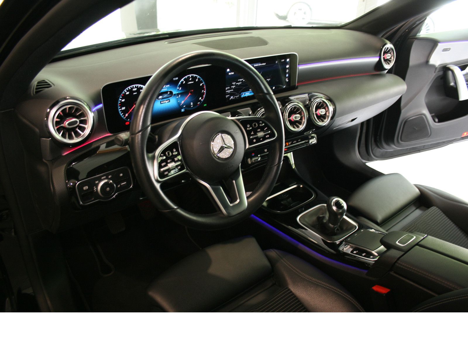 Fahrzeugabbildung Mercedes-Benz A 180 Progres. *MBUX*Sounds.*LED*Ambientebelel.