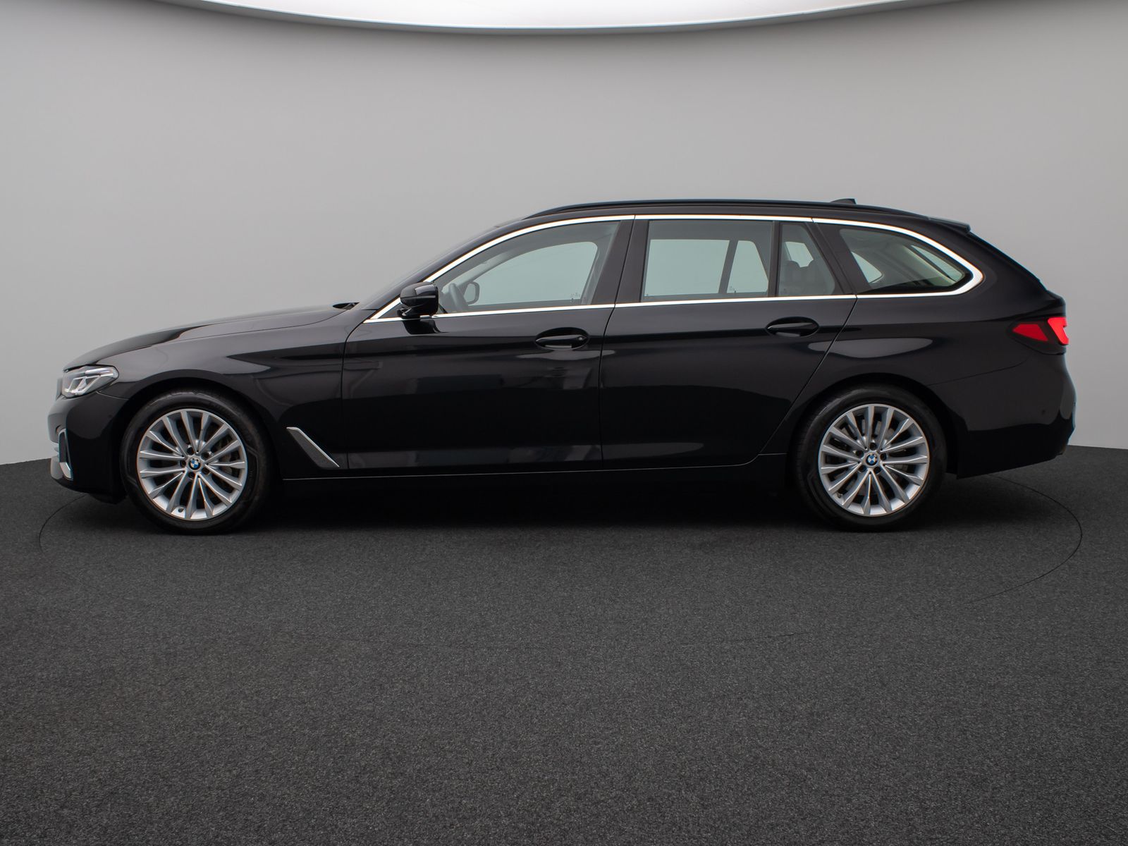 Fahrzeugabbildung BMW 530d LuxuryLine Kamera Laser HUD DAB ACC Komfort