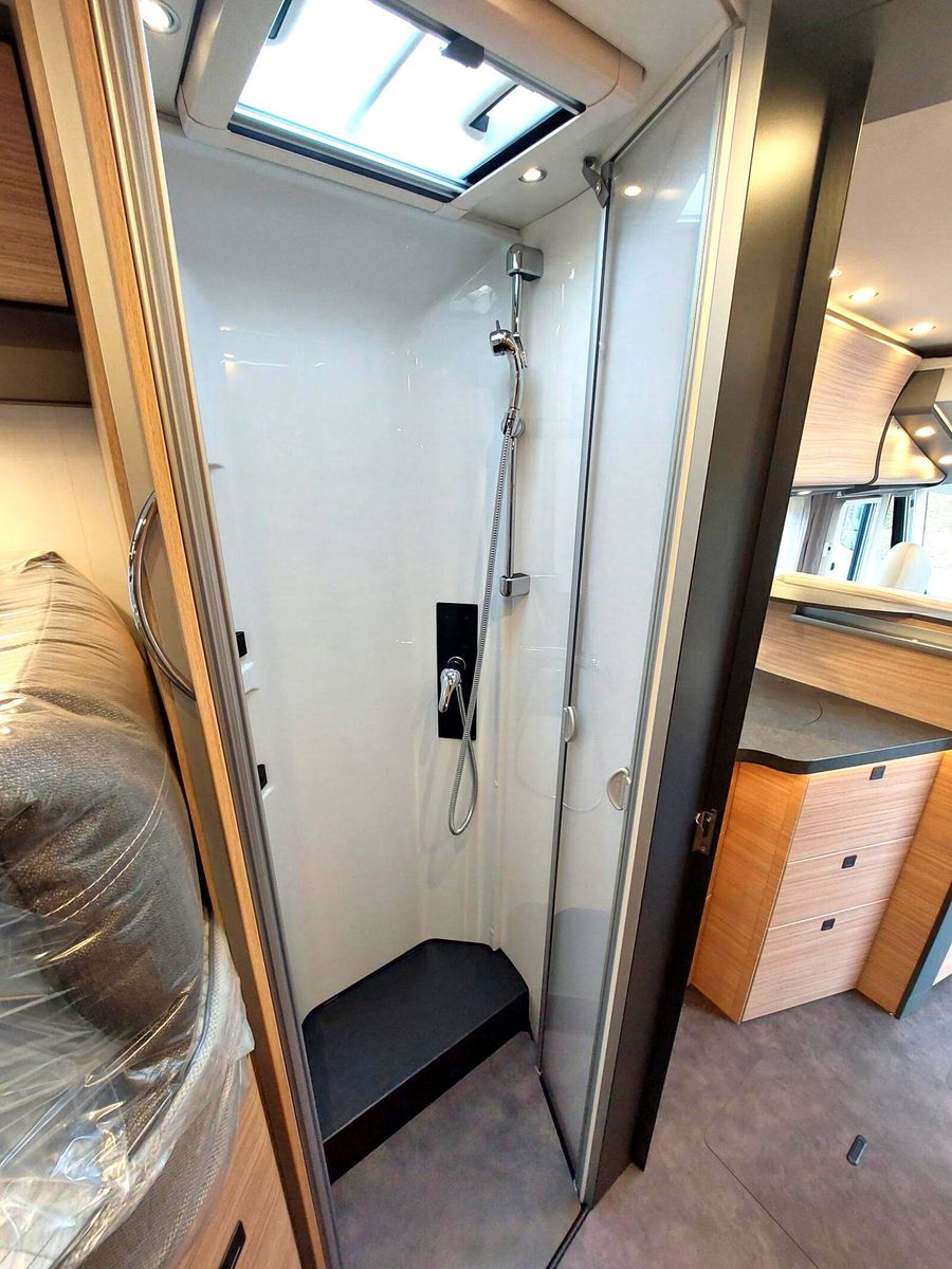 Fahrzeugabbildung Malibu I 470 RB LE K comfort Mercedes 2026 Assistenz