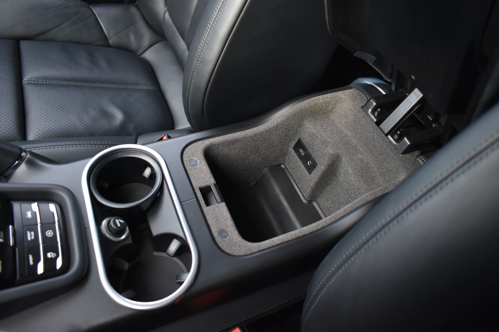 Fahrzeugabbildung Porsche Cayenne Turbo Panorama AHK Sport Chrono Keramik