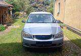 Kia Cerato mit vollem Tank - Kia Cerato aus 2005