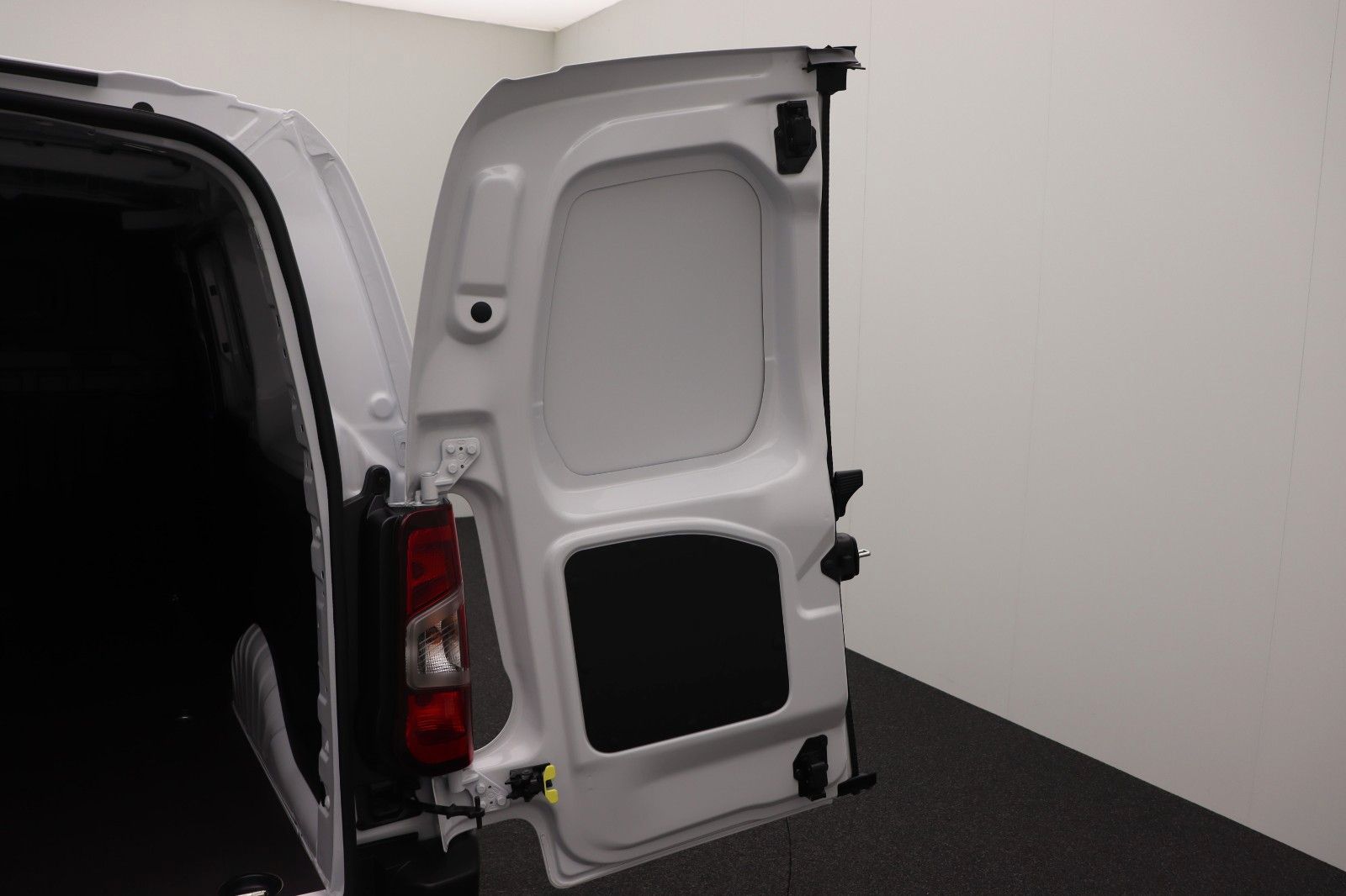 Fahrzeugabbildung Fiat Doblo Serie 3 L2 Heavy KaWa 1.5 BlueHDi MT6