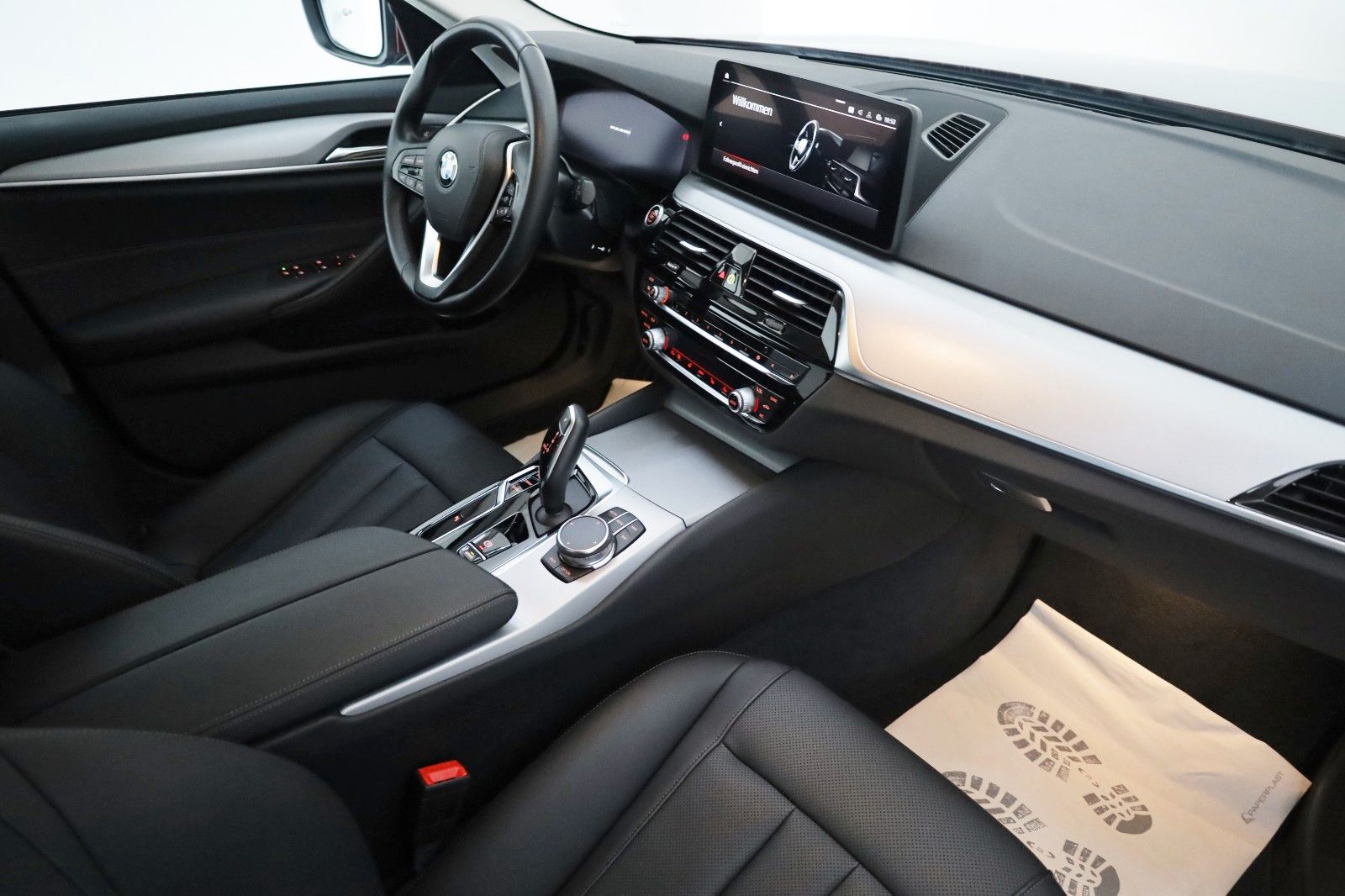 Fahrzeugabbildung BMW 520 d xDrive,Leder,Navi,LED,Kamera,Standhz.+WR