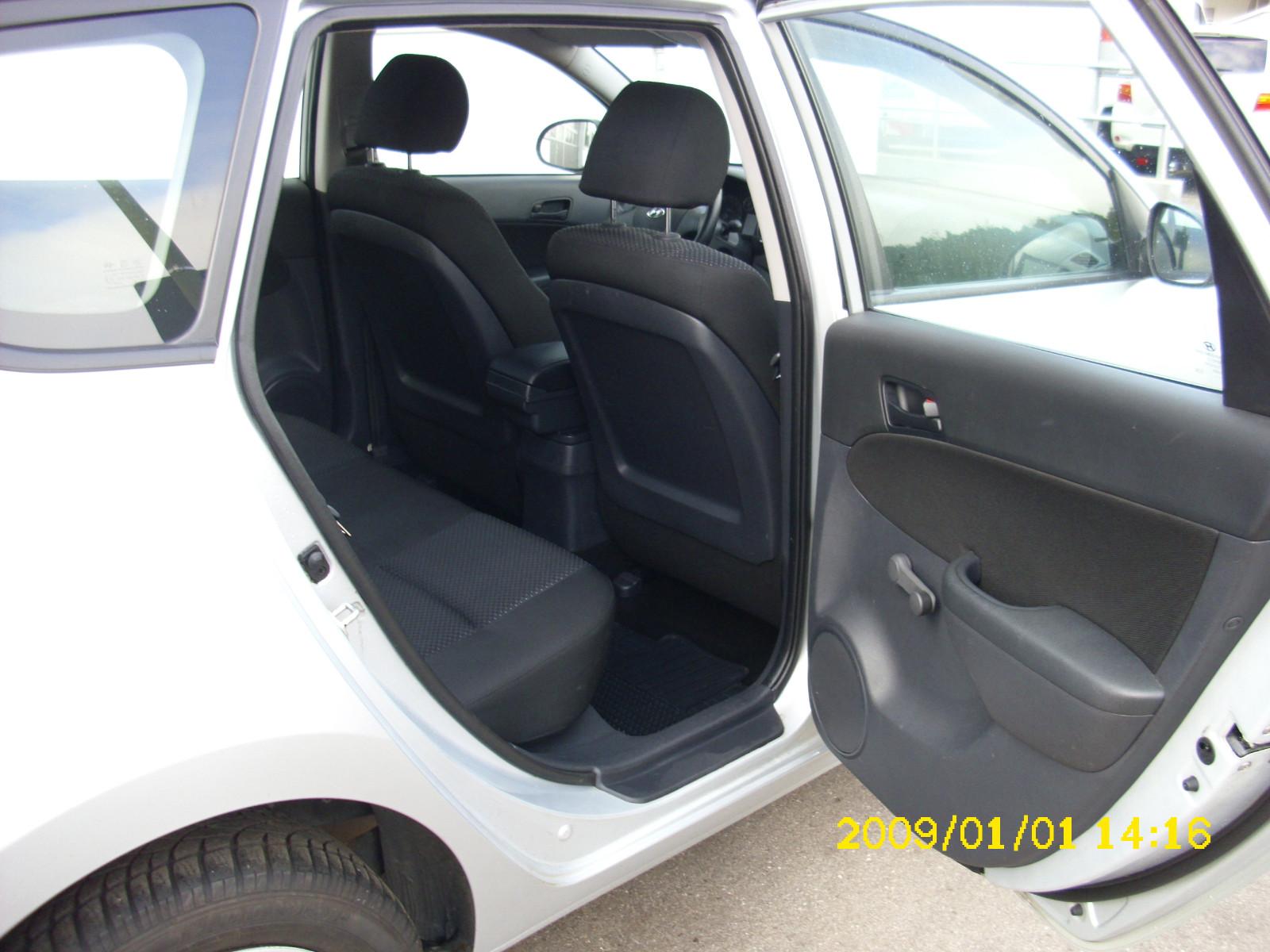 Hyundai i30 2009 — photo 9
