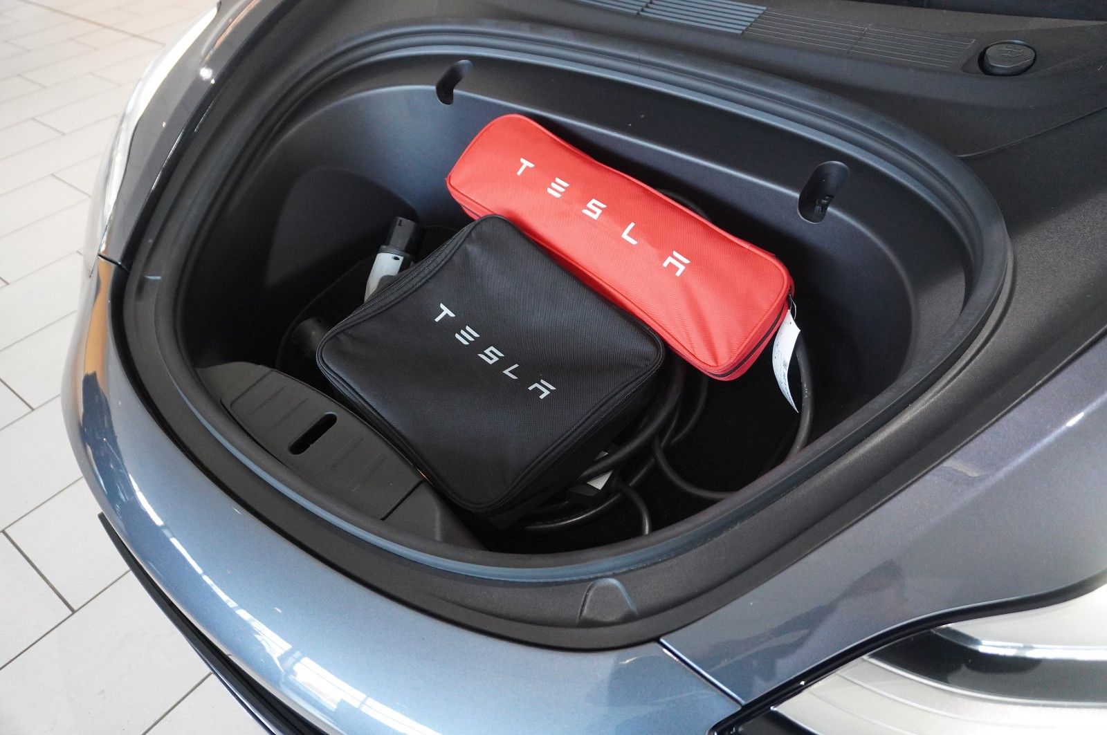 Fahrzeugabbildung Tesla Model 3 Standard Range Plus NAVI/KAMERA/SH/PANO