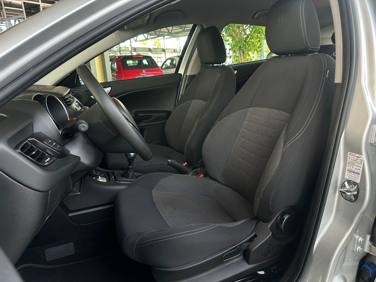 Fahrzeugabbildung Alfa Romeo Giulietta TÜV neu 9/2028 KLIMA NAVI ALU DAB