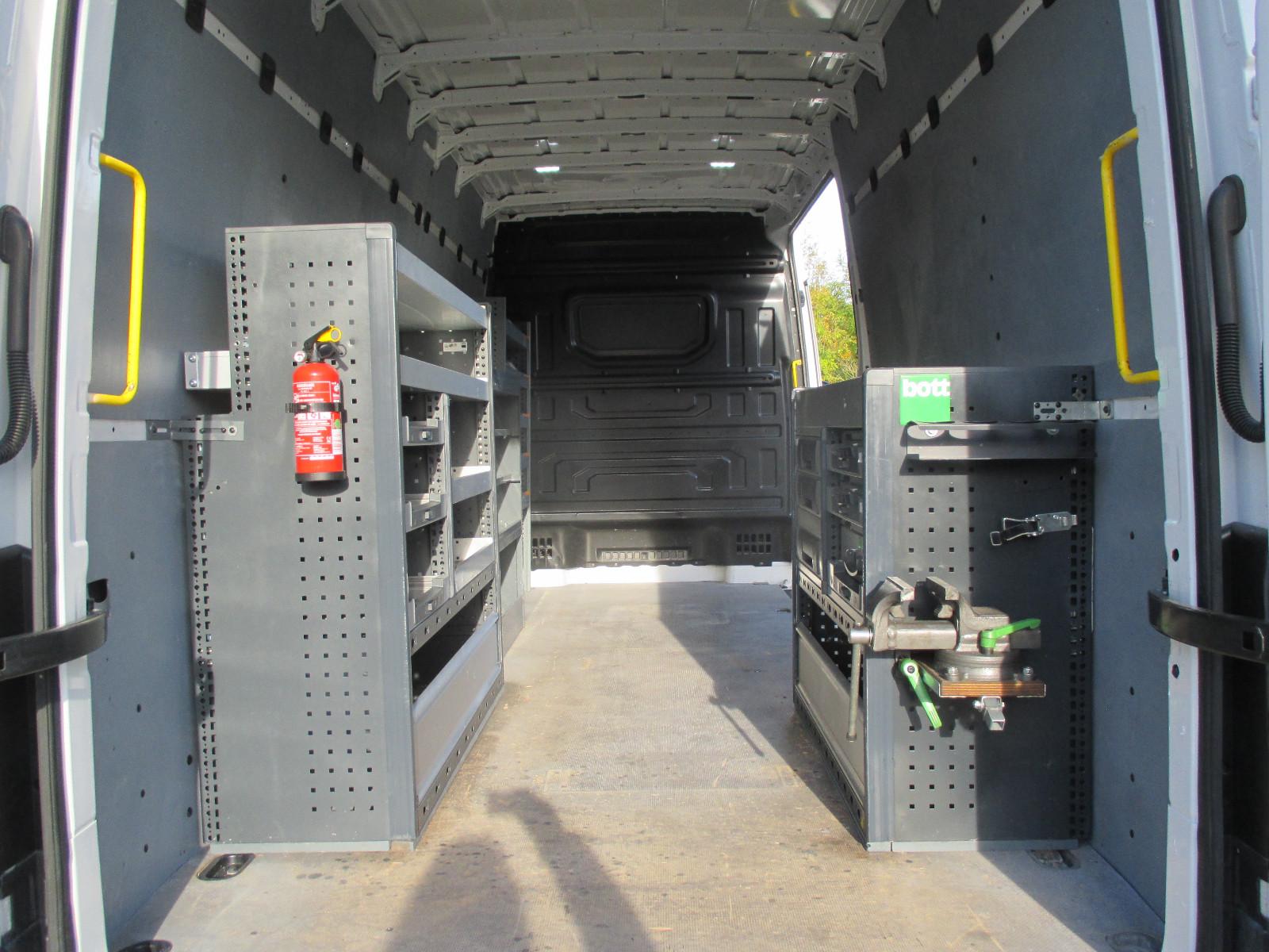 Volkswagen Crafter Kasten Servicefahrzeug/ L4H3/AHK (3,0t)