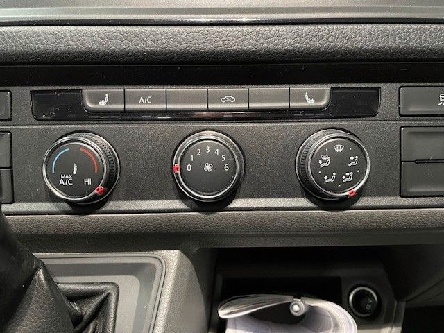 TGE VW CRAFTER 3.140 2.0 TDI AUTOM. 9-SITZER