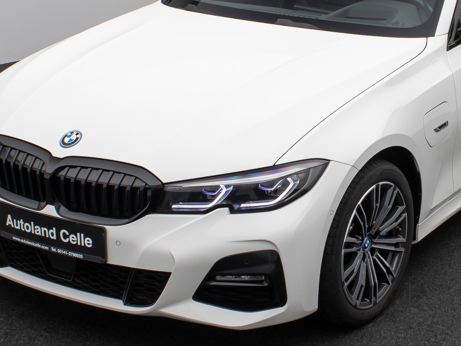 Fahrzeugabbildung BMW 330e M Sport Kamera Laser HUD HiFi AHK Stop&Go