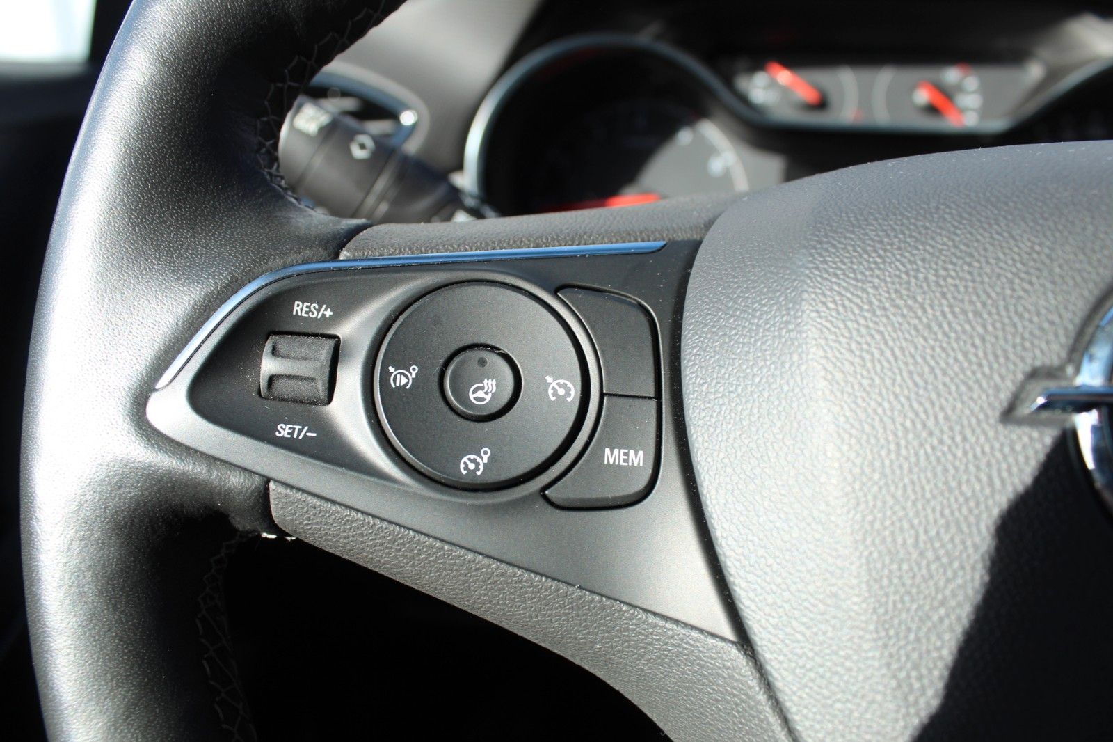 Fahrzeugabbildung Opel Crossland Elegance Allw.*Navi*Kamera*Sitzh.