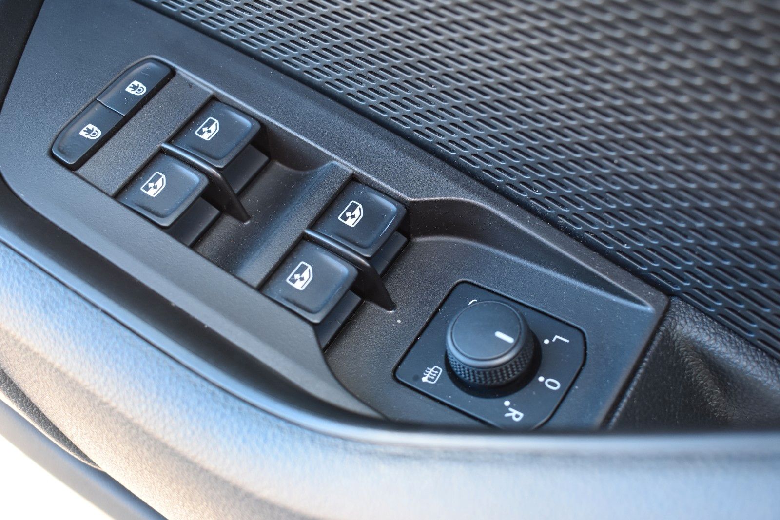 Fahrzeugabbildung SKODA Octavia Combi Scout 4x4/KEYLESS/HUD/AHK/LED