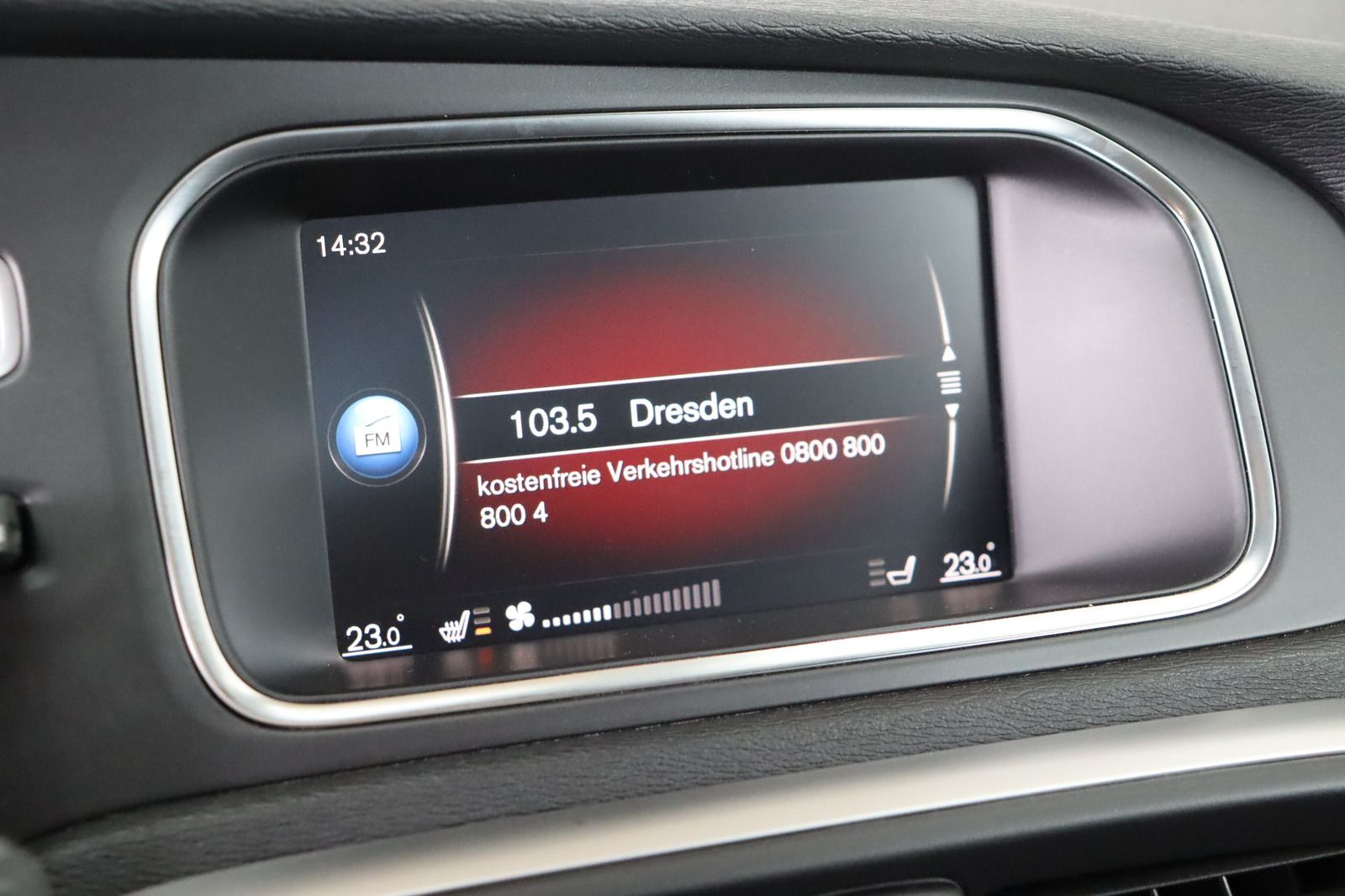 Fahrzeugabbildung Volvo V40 Cross Country * LED * Navi * RFK