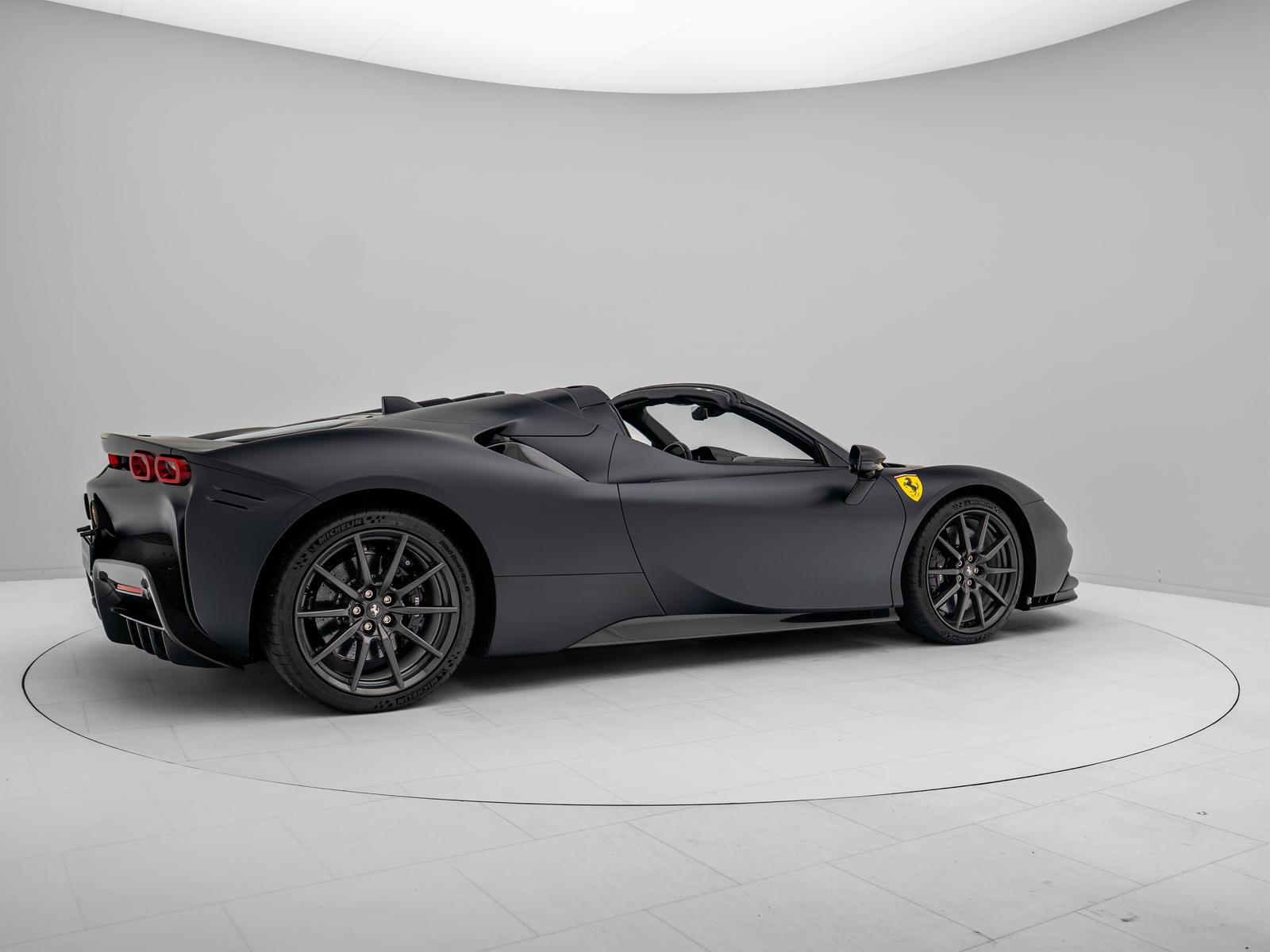Ferrari SF90 Spider NERO OPACO - FERRARI HAMBURG