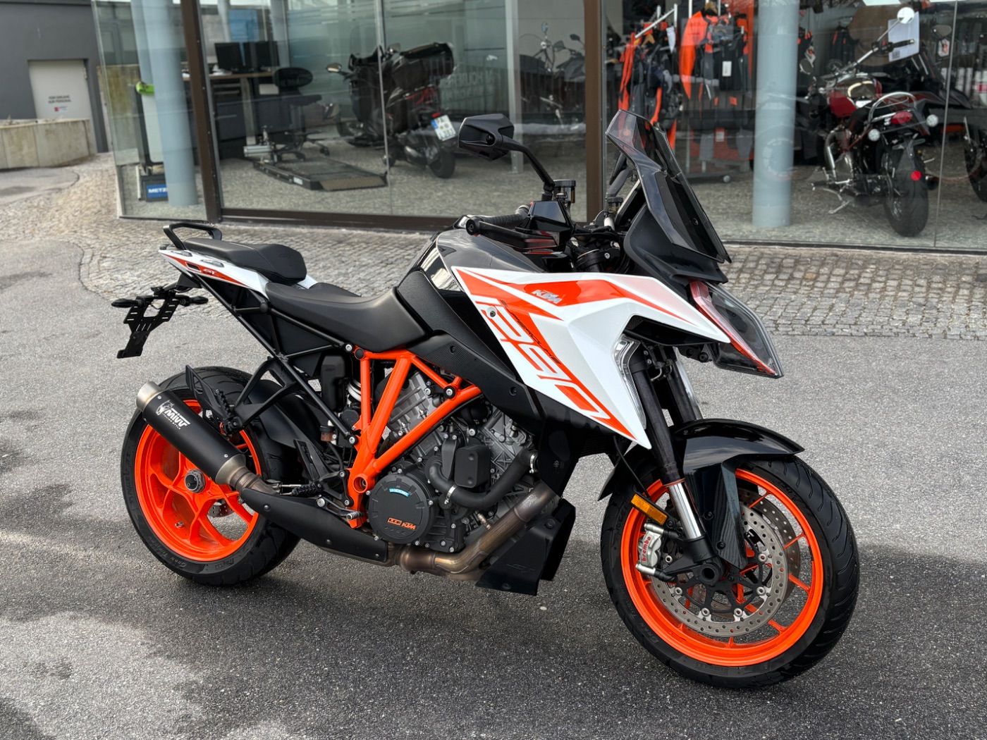 Fahrzeugabbildung KTM 1290 Super Duke GT mit Trackpack Mivv Sportauspu